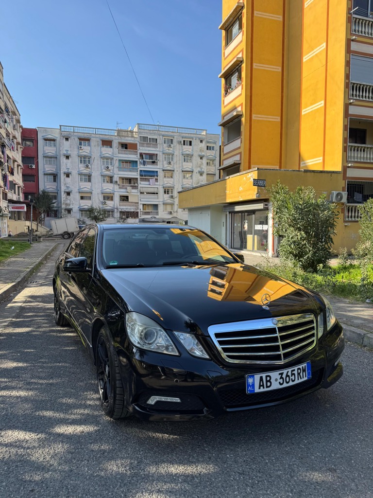 shitet‼️mercedes-benz  🇩🇪🇩🇪🇩🇪
7 milion lek
mercedes benz e250 nafte 2010
🔻motorr 2.2 cdi nafte 204hp shume ekonomik dhe i fuqishem + dy celsa
🔻makine esht e ardhur nga gjermania 
🔻270.000km 
🔻fener Xenon / Bi-Xenon
🔻cruise control
🔻pasyqra me palosje
🔻sensor parikimi para-mbrapa
🔻goma te reja + disqe amg origjinal
🔻timon multi funksional
🔻klima dy-zonale
🔻look amg fabrike
🔻sendilje me ngrohje gjys elektrike
🔻sallon lekure
🔻makina esh ne gjendje perfekte,shum e paster si nga brenda ashtu dhe jashte❗️

🔻TEL    +355 69 36 26 546

