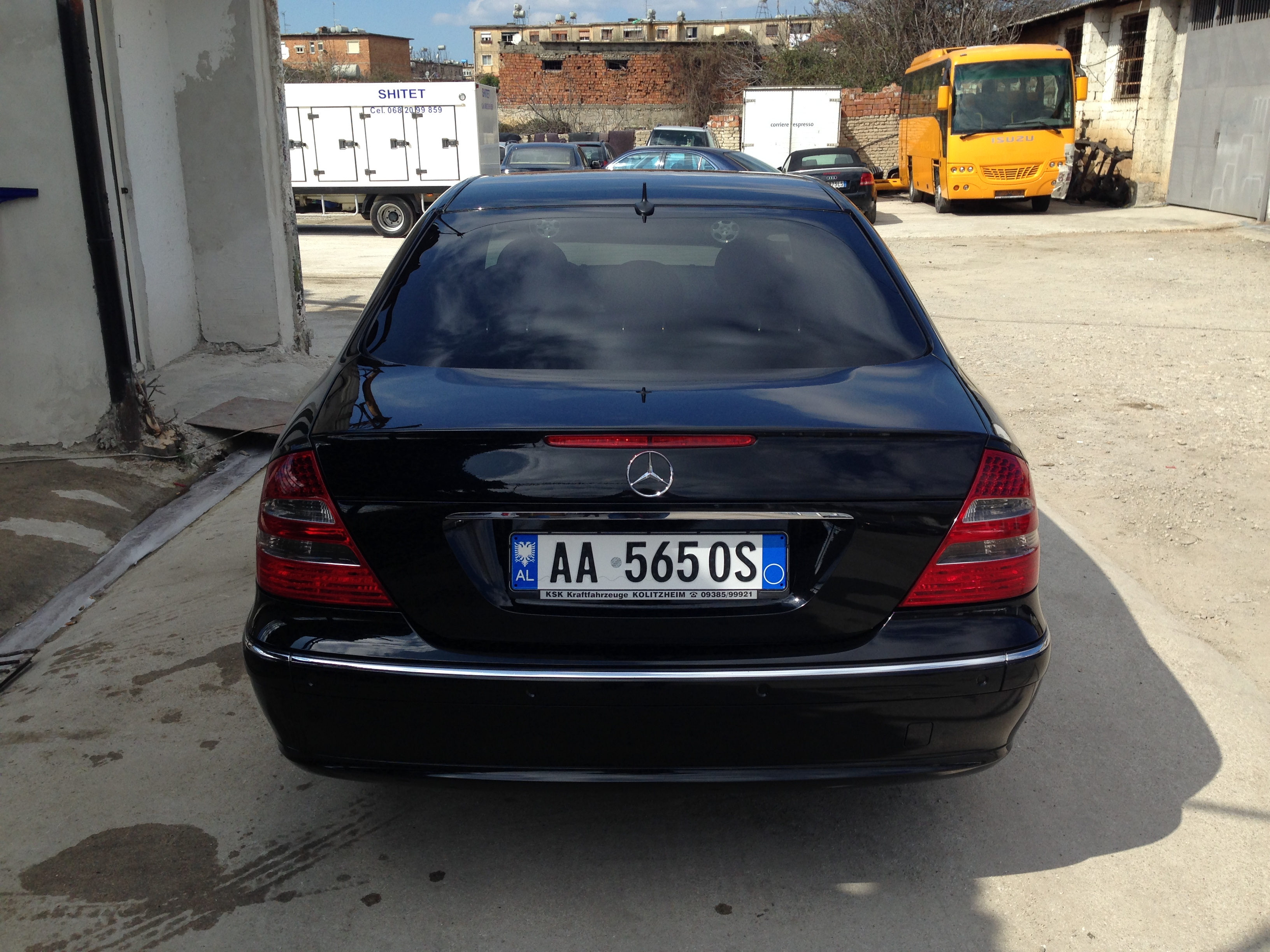 Benz, avantgarde. Vit prodhimi 2004, diesel, automat. Ne gjendje shum te mire. Km te vetat. 