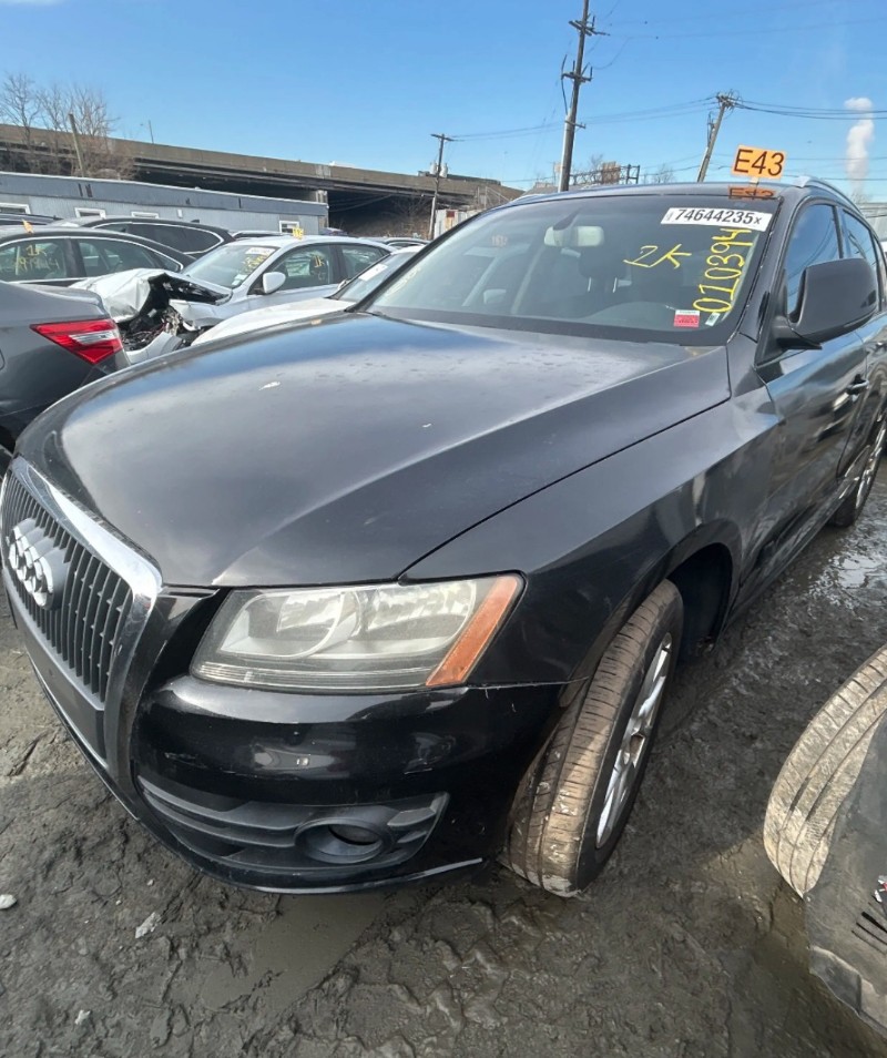 Audi q5 2011 me letra te sapo prera per 1vit sherbime te sapobera  600milek cmimi padiskutueshëm  6miljon lek  uacap 069 811 4777 