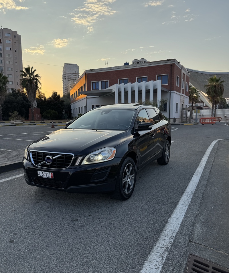 🇨🇭Shitet Volvo Xc60 Viti 2012 Full Opsion Kamio Automat 2.4nafte D5 Sapo Ardhur nga Zvicra me Dogane te paguar gati per Targa,Ngjyre e Zeze,215.000km,Key Less Go Hapet mbyllet ndizet me Cels ne Xhep,Ekrane mbrapa DVD origjinale te Volvos,Tavan Panoramik me hapje me pozicione te ndryshme,Kompjuter Bordi,Pilot Automatik,Komanda ne Timon,Feneret kseno-Bikseno origjinale dhe me Larje,Stopat Led,2celsa 2Kufjet dhe pulti per ekranet mbrapa,Navigator i madh radio cdplayer Aux Usb Bluetooth,Sedilje me ngrohje Elektrike te dyja dhe me memorie e shoferit,Sensor Parkimi para-mbrapa Kamer Parkimi Origjinale,Opsion per disheza,City Safe frenon ne rast rreziku,Dopio Xham Xhama te Zi,Bagazhi me Buton,Pasqyrat me Palosje,Disqet nr18 te Volvos me goma 90% te reja,Ganxhe terheqje dhe dalje korenti mbrapa per kamper,Sediljet mbrapa ngrehen dhe rregullohen per femijet dhe per sexholino,Tapiceria Lekure shum e Paster etj.Makina esht ne gjendje shum te mire motorrike si xhenerike si dhe nga ana kamios,shum e paster si jashte dhe brenda,mundesi kontrolli per cdo gje.
Nr cel:0699167220
Cmimi:9950Lek