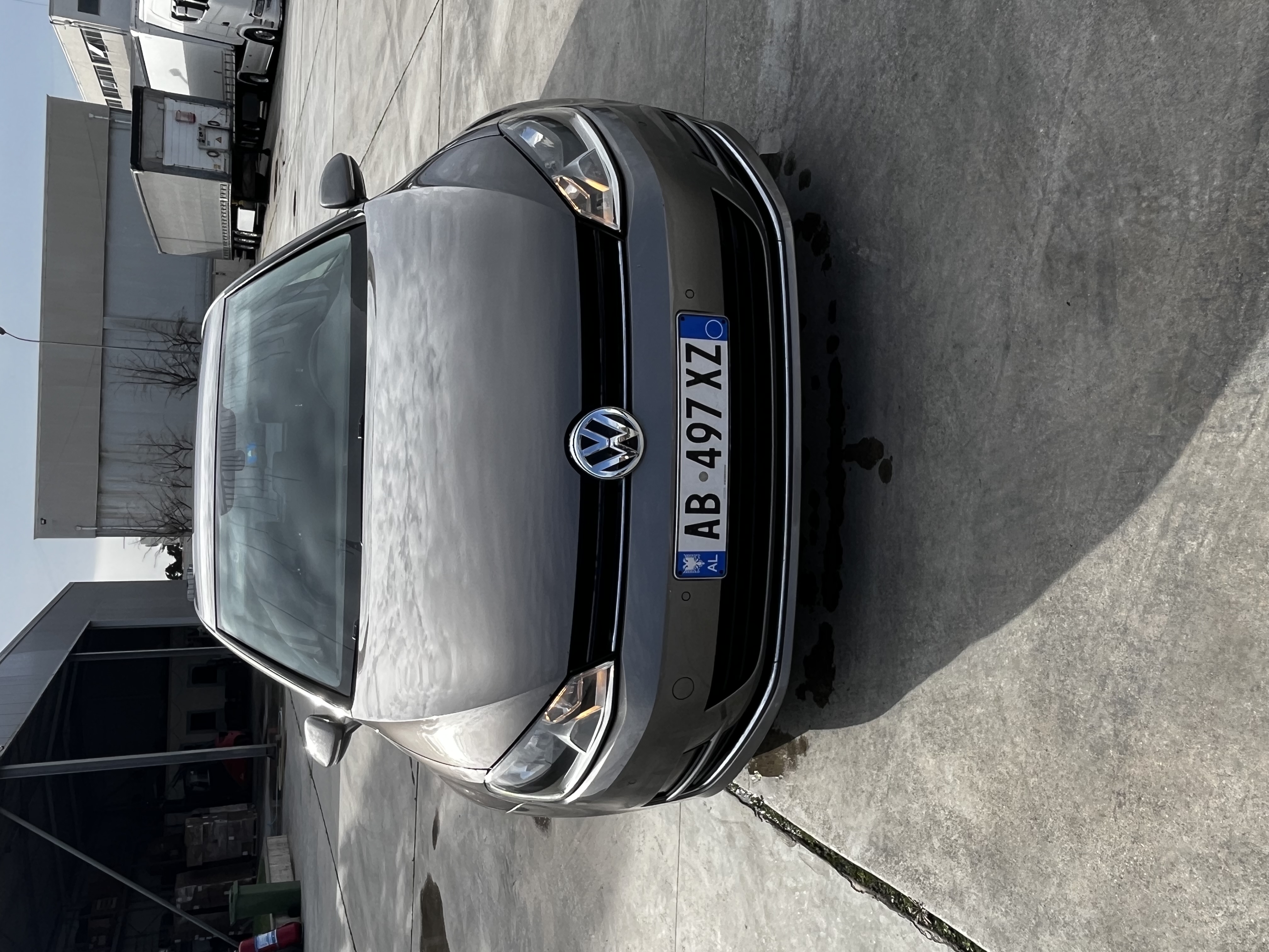 Volkswagen Makina esht ne gjendje shume te mire e importuar nga zvicra.