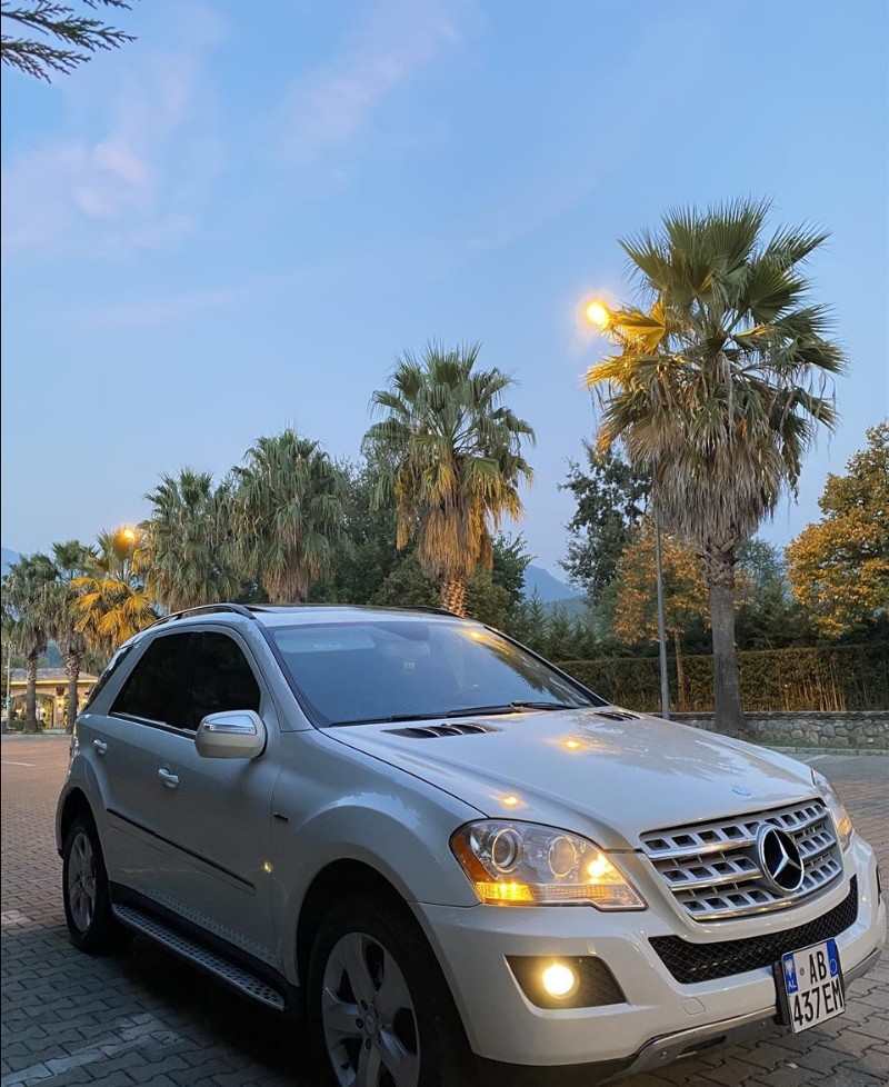 Mercedes-Benz ⚜️ML 350 Bluetec⚜️
Viti Prodhimit♦️ 2010
Karburanti♦️ Nafte
Kambio ♦️Automat F1 ne Timon
Fuqia Motorrike♦️ 2987
JO TAKSE LUKSI
Km ♦️250.000 Me Certifikat
✅Ngjyra e Bardhe Perl Shume e Paster
✅Sedilje Lekure Me Ngrohje
✅Sedilje me Memorie 1.2.3
✅Cruise Controll
✅Kamera Parkingu
✅Sensor Dritash dhe shiu.
✅Drita inteligjente
✅Pedana Anesore
✅Xhama te zinj origjinal fabrike
✅Key Less Go.Goma 80% te Reja
✅Navigator Multifunksional
✅Baxha Xhami me Hapje
✅Makina eshte me targa dhe letra te paguara.
CEL 69 833 8822