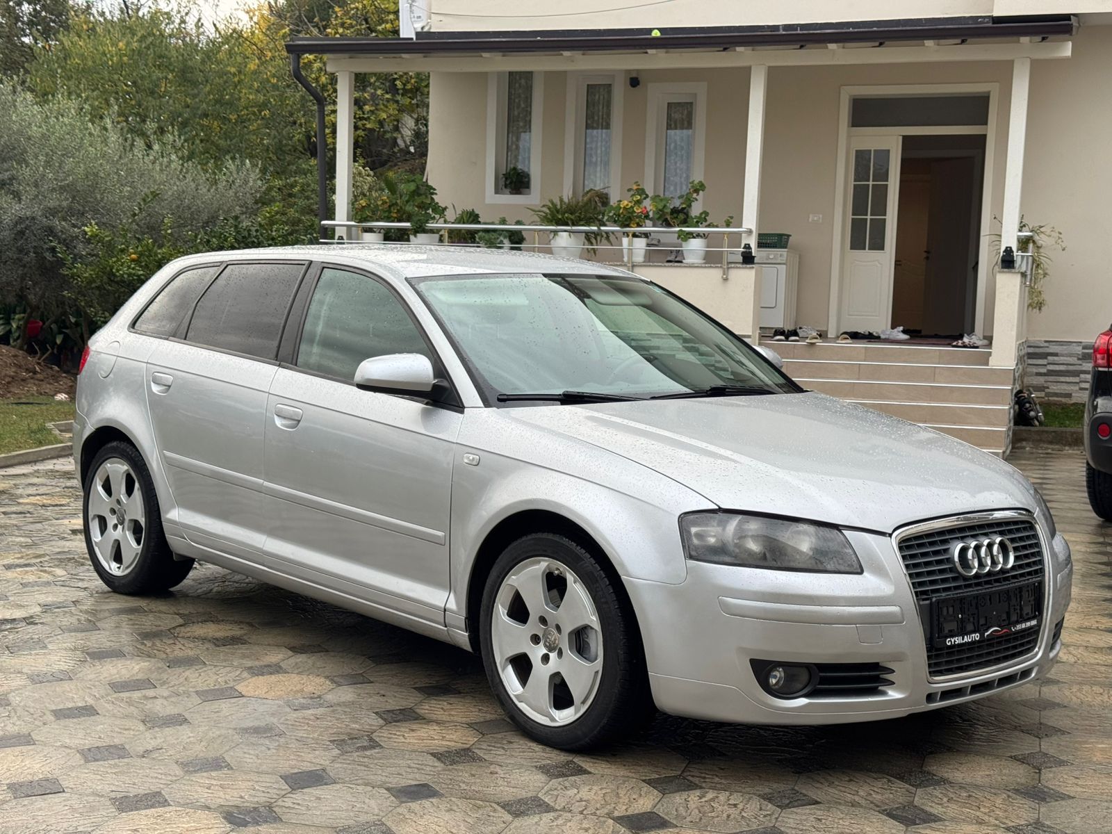 🚘 AUDI A3
⛽️ 2.0 Nafte(tek bosht)
⚙️ Kambio automatike
🛣 245000Kilometra 
🗓 Viti 2006
🧾 Me dogane te paguar  gati per targa.
Ne gjendje shum te mire dhe e paster si makin.
🏷 Cmimi : i diskutushem
📍 Adresa : Kashar yrshek perball qtu
📲Cel : +355 68 470 3185