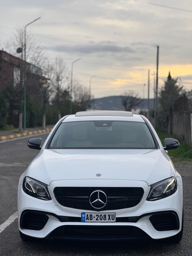 Mercedes benz class E 2017 look amg 63
- marmitat me zhurem me boksa 
- full ambient led 
- lane assist
- full ekran 
- pilot assist
- sensor 360 grad
- kamer parkimi 
- eko me buton 
Makina esht ne gjendie gjum te mir esapo targuar goma te reja vaj filtra te nderruar e gacme Per cdo prov nga ana juaj  pak i diskutushem 
Nr 00355694761781 + what’s up
Nr 00355693203386 +  what’s up