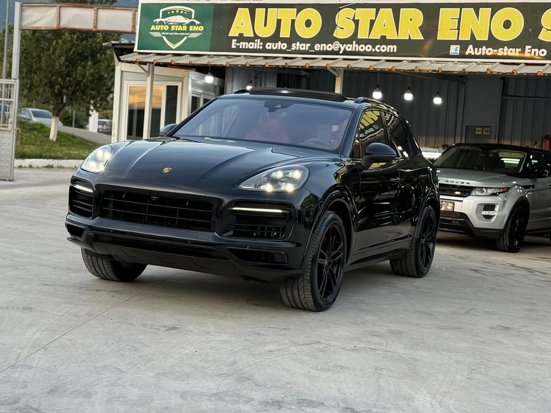 ✅ Porsche Cayenne GTS Body Kit 3.0 Turbo, 341 hp, Konsumi Mesatar 9 l/100km. Vitprodhimi 2020, 150.000 km origjinale. E porsaardhur me dogane te paguar ne vleren €9000. Makina eshte ne gjendje perfekte pa shenja perdorimi. Tapiceria e veshur komplet me lekure te bute Nappa dhe sedilet modeli GTS. Versioni Platinum, permban te gjitha opsionet si p.sh.: Euro 6d, Forward Collision Alert (paralajmeron ne rast perplasje), Cruise Control (pilot automatik), Lane Keep Assist (mban makinen brenda vijave ndarese), Blind Spot Assist (sinjale rreziku tek pasqyrat), Sistem ECO (fiket ne trafik), Sistem frenimi Brembo, Keyless Entry (hapet/mbyllet tek dorezat), Keyless Start (ndizet/fiket me buton), Sensor parkimi/shiu/dritash/gomash, Kamera parkimi 360°, Tavan panoramik, Sedile elektrike me memorje/fryrje/ftohje/ngrohje (para/mbrapa), Timon elektrik me ngrohje/marshe/komanda, Ambient Lighting (7 ngjyra), Klima automatike multizonale, Multimedia/navigator touchscreen, Sistem zanor Bosse, Xhami para me fotoelement/rezistence, Xhama te zinj, Pasqyra me palosje, Bagazh me buton, Shina ne tavan, Fener Matrix, Disqe alumini GTS 21’ me goma te reja Pirelli (mbrapa me te gjera), etj. Cmimi €49.900 Per me teper informacion, na kontaktoni ne WhatsApp ose ne numrin e telefonit +355 (068) 303 0130. Na vizitoni ne Website: autostareno.com Instagram: auto_star_eno Facebook: Auto Star Eno Tiktok: autostareno Faleminderit!