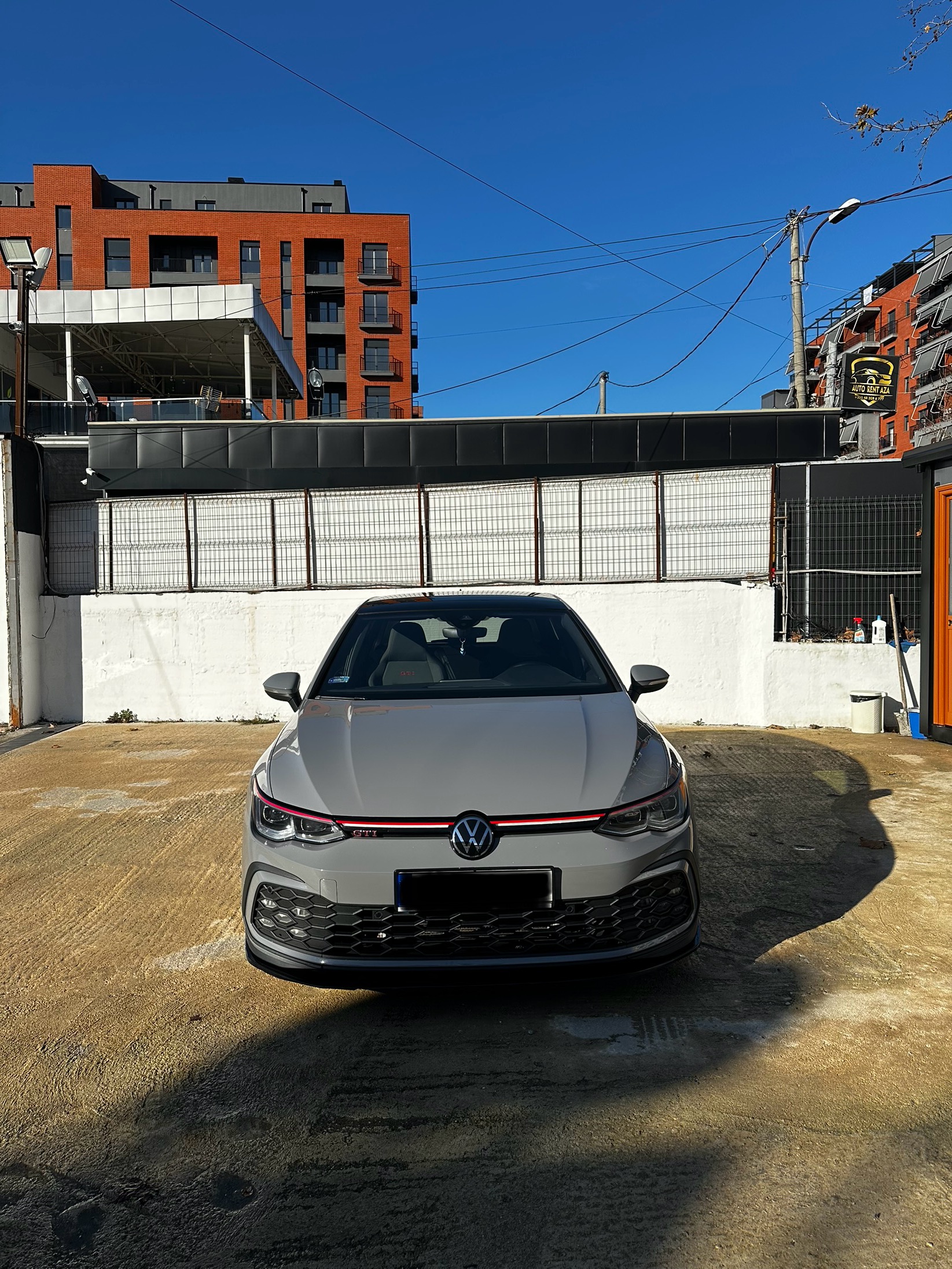 
🔥Shitet VW Golf 8 GTI – 2023🔥

📅 Viti: 2023
⚙️ Fuqia: 180 kW
📏 Kilometra: 133.500 km
🎨 Ngjyra: Nardo Grey
 (pa doganë)
🌍 E ardhur nga Hungaria

🔊 Harman Kardon sound system
🌤 Tavan panoramik
💡 Drita inteligjente automatike
🎶 Marmitë origjinale (fabrike)
🌈 Ambient light me shumë ngjyra
🖥 Ekran digjital – 4 stile të ndryshme
🅿️ Vetë-parkim
📡 Sensorë 360° + kamerë mbrapa
🛣 Lane Assist
🚨 Emergency Assist
🛡 Crash Assist
🎚 Eco / Comfort / Sport / Individual
🔁 Start-Stop
🔑 Keyless (hapet/mbyllet me çelësa në xhep)

🚗 Makina është në gjendje perfekte