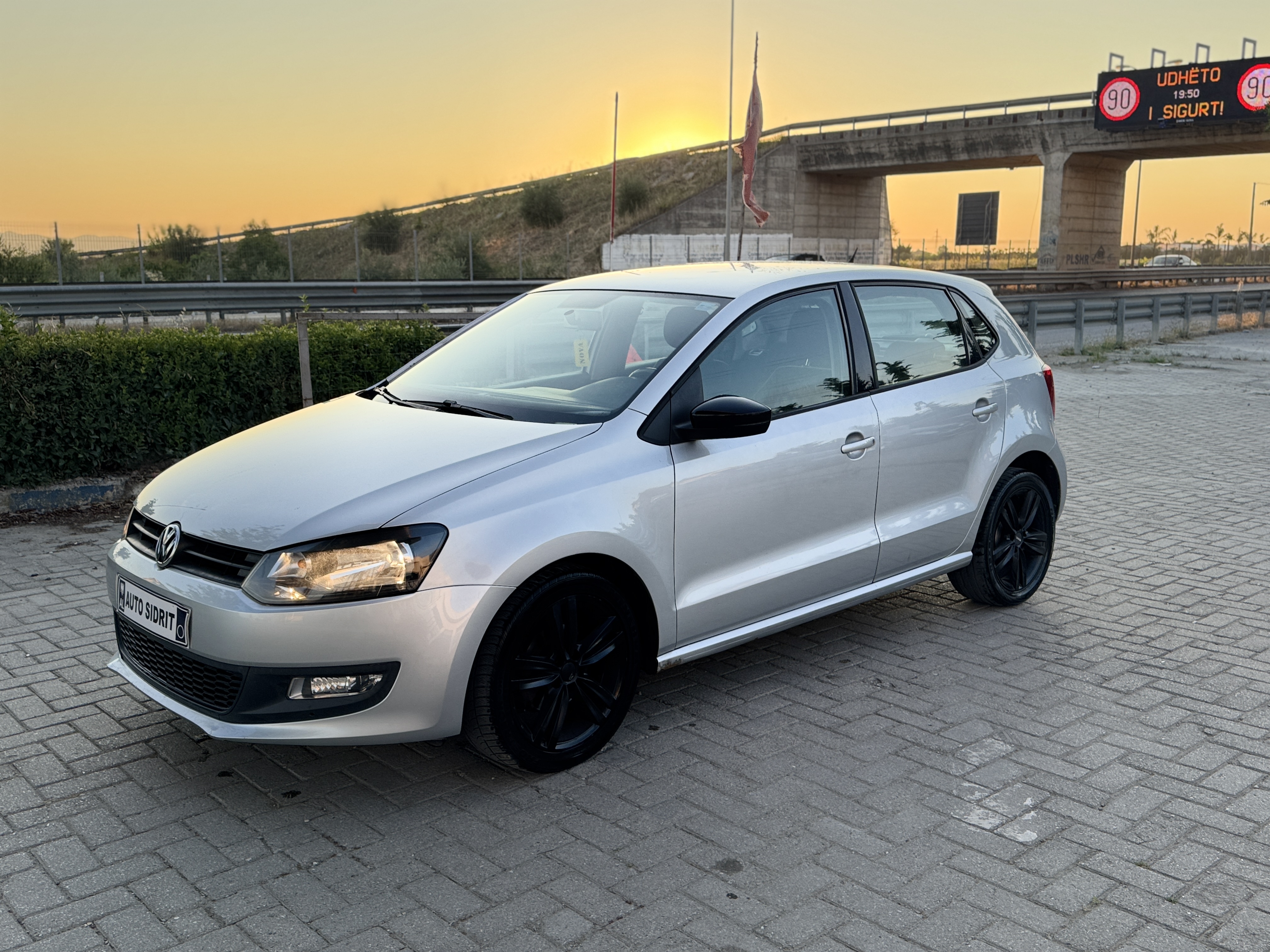 Volkswagen ✅VW Polo✅
📍1.2 Nafte
📍:VITI 2011
📍:EURO 5A
📍168 mij km
📍CMIMI❌euro❌
📍:Manual
📍DOGAN TE PAGUAR
📍:GATI PER TARGA
📍 E ARDHUR NGA ITALIA🇮🇹
📍:E PASTER NE PAMJE VIZIUALE
📍:GOMA 100%
📍:TAPICERI E MIRBAJTUR
📍:CD PLAYER
MP3,AUX,USB BLUETUTH
📍:CLIMA
📍:PASQYRA ELEKTRIKE+ANTIVERBUESE
📍:ABS ESP AIRBAG
📍:MBYLLJE QENDRORE
📍:XHAMAELEKTRIK . XHAMA TE ZINJE ETJ.
📍:NA VIZITONI NE FAQEN TON INSTAGRAM - 🥇auto_sidrit🥇
📞:CEL 0677368164📞