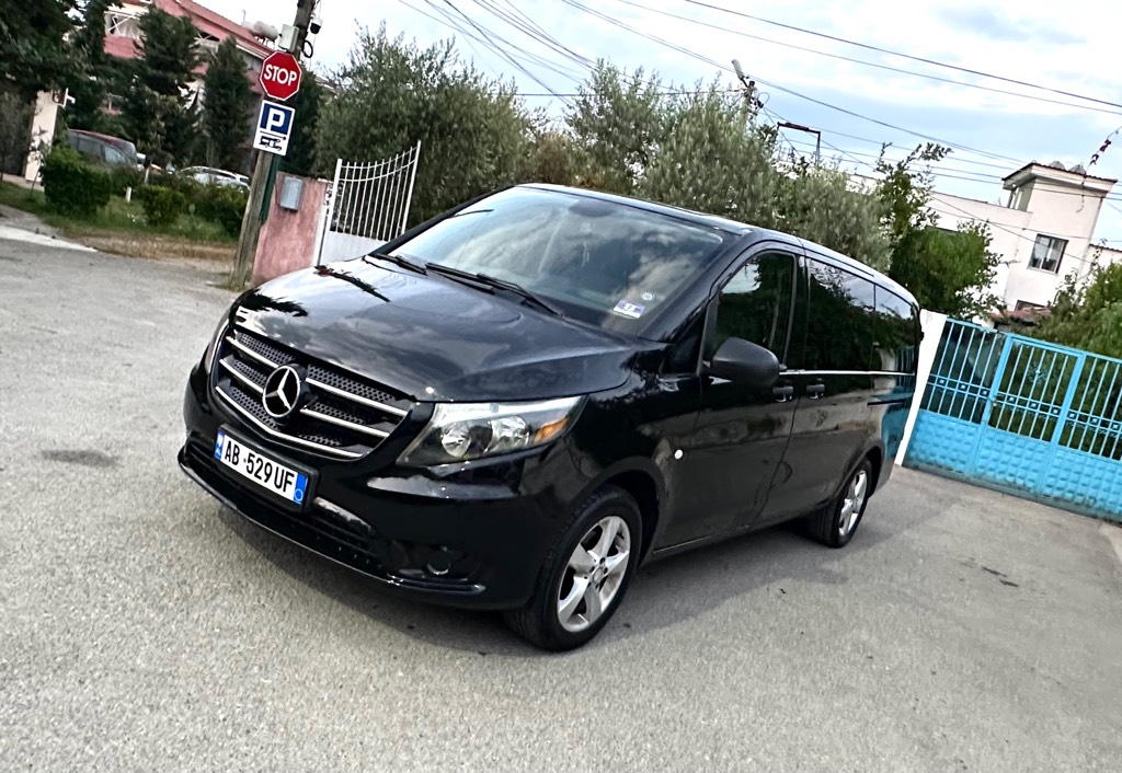 🚘 M.Benz V200 Metris (Vito)
🔹Viti prodhimit 2018
🔹Motorr 2.0 Benzine
🔹Emisioni i ndotjes : Euro 6
🔹Kambio automatike 8G +/- ne timon
🔹Km 203.000 te dokumentuara
🔹Nr. i vendeve : 7+1
🔹Climatronic 4 zona (kondicionim dhe ne pjesen e pasme per pasagjeret)
🔹Salloni lekure e zeze
🔹6 dyer,dy anesoret me hapje elektrike
🔹Mbyllje qendrore me komandim ne distance (3 celsa)
🔹Xhamat elektrike
🔹Pasqyrat elektrike dhe me ngrohje
🔹Tempomat/Pilot automatik
🔹Navi/Radio/CD player
🔹Kamera parkimi
🔹Sensore parkimi mbrapa
🔹Xhamat e pasem te erret nga fabrika

Makina e sapo ardhur nga USA,e sapo targuar dhe me te gjithe dokumentat e paguara.

Gjendje perfekte !
📞068 20 90 377
