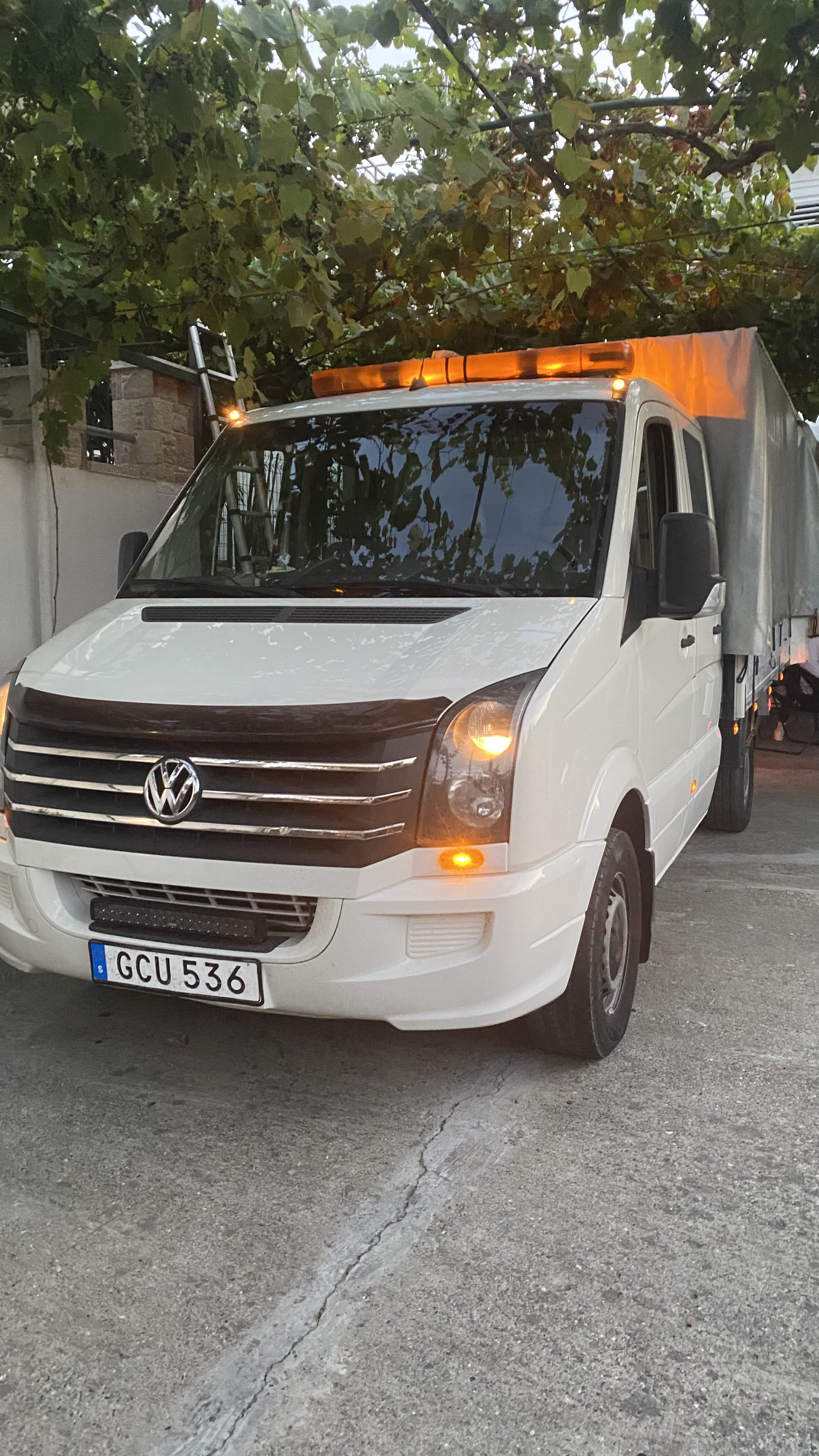 Shitet crafter 
Viti 2010 
2.5 naft 
Manual 
Me jestik ajri 
Ne super gjendie  
0689498913