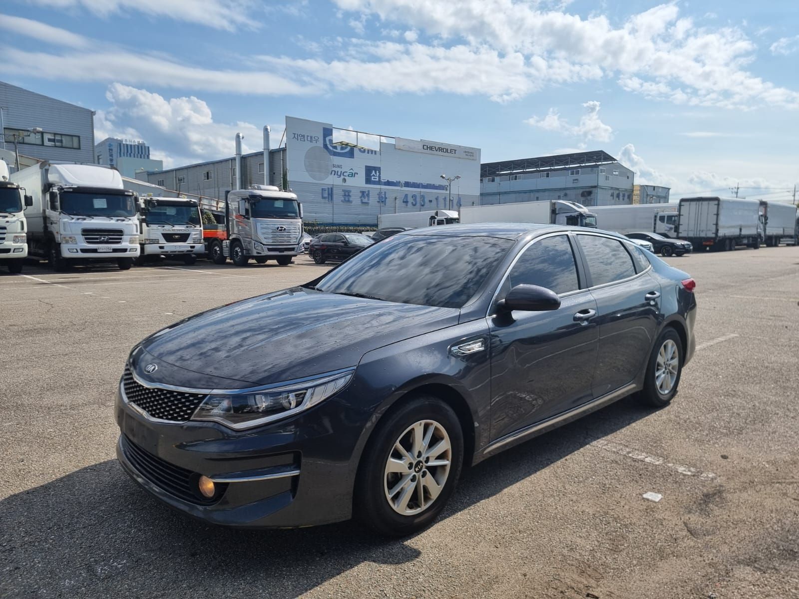 📂Marka: KIA
📂Modeli: K5
📂Viti: 2017
📂KM: 120 000
📂Motorri: 2.0 ( ekonomike )
📂L.djegse: GAZ ( fabrike)
📁Punon Vetem Me Gaz 100%
📂Trasmesjoni: AUTOMAT
📁Opsionet : Full
📁Komand Ne Timon
📁Limitator shpejtesi
📁Kompjuter Bordi
📁Kamera Parkimi
📁Sensor Parkimi
📁AUDIO , AM, FM RADIO , CD , AUX ,
📁Clima AC
📁Xhama Elektrik
📁Sallon Lekur
📁Sallon Shume i Paster
📁Disqe Alumini / Sport
📂MAKINA ESHTE NE SUPER GJENDJE

📂CMIMI OKAZION : 9.700 €
ℹ️Për më shum informacion kontaktoni ne NR Tel☎️: 0693767123