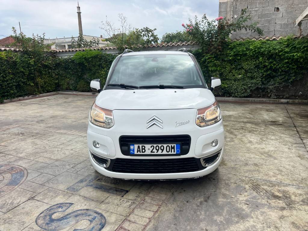 🚗 Citroën Picasso
📅 Viti: 2010
⚙️ 1.6 Naftë • Manual

📊 245.000 km
🛞 Goma të reja
📄 Letra & targa për 1 vit

✅ Gjendje super
✅ Makinë familjare shumë ekonomike

💰 Çmimi: Okazion