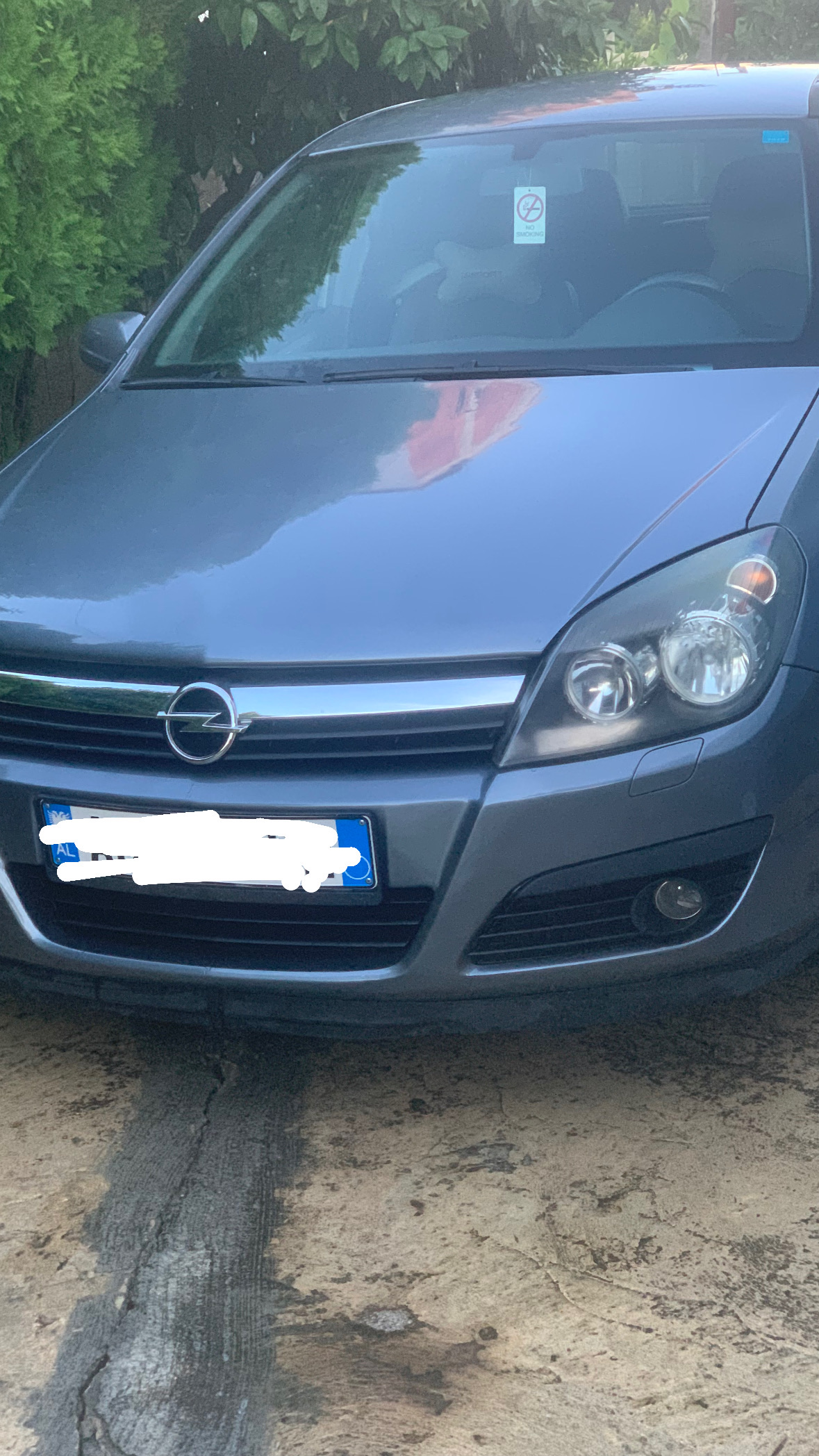 Opel Asta 1,7cdi viti i 2008 ka 170 mije kilometra vaj dhe filtra te sapo nderruara ne gjendje shum te mire motorrike dhe gjenerike ,nga brenda eshte shum e paster sendilet i ka gjysem lekure dhe gjysem cope.Cmimi pak i diskutushem
