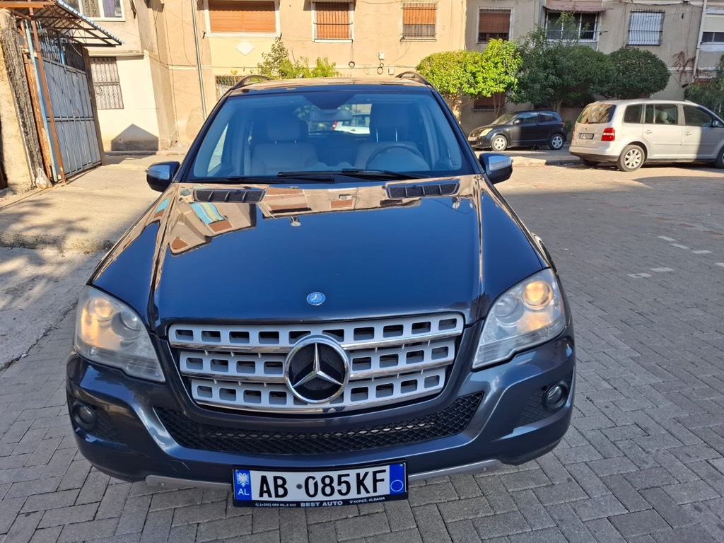 ❌OKAZION SHITET ML-350 BLUETEC❌
-VITI:2010
-KM:190.000
-Facelitt
-350 BLUETEC
-Kambi:Automat
-Sendilje lekure (me ngrohje)
-Kamer parkimi (vetem mbrapa)
-Sensor parkimi (vetem mbrapa)
-Timon druri (shum i rrall ne llojin e saj)
-Clima be zonale
-Sendilje elektrike (fryrje cfryrje)
-Bagazhi me buton
-Vendodhja:Elbasan🌆
-Nr.tel: 069 735 3532
-Cmimi:7500€ i diskutueshem✅
Makina esht e gatshme per cdo Iloj prove dhe kontrolli
te mekaniku juaj i besuar.
