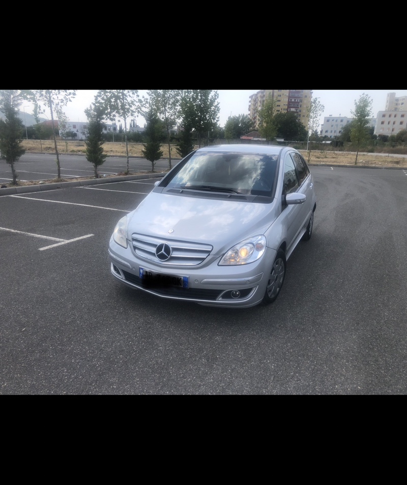 Mercedes-Benz Okazion shitet b klass 2007 automat 1.7i ardhur nga zvicra benzine letrat per 1 vit te paguara leje per xhama per 5 vjet sensor parkimi .disqe alumini . behet 100% me gaz . 3.200i diskutueshem .mundesi nderrimi me makine me te vogel nr tel 0693660219