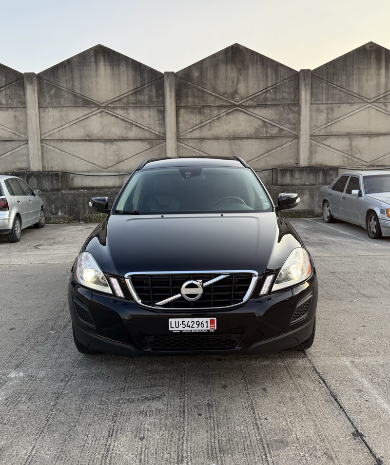 :
🇨🇭Shitet Volvo Xc60 Viti Fundi 2012 Kamio Automat 2.4nafte Sapo Ardhur nga Zvicra me Dogane te paguar gati per Targa,Ngjyre e Zeze me Nuance,238.000km,Kompjuter Bordi,Pilot Automatik,Komanda ne Timon,Feneret kseno-Bikseno origjinale dhe me Larje,Stopat Led,2celsa,Navigator i madh radio cdplayer Aux Usb Bluetooth,Sedilje me ngrohje Tapiceria Lekure shum e paster,Sensor Parkimi,Opsion per disheza,City Safe frenon ne rast rreziku,Xhama te Zi,Bagazhi me Buton,Disqet nr17 origjinale te Volvos me gomat Michelin 100% te reja,Sediljet mbrapa ngrehen dhe rregullohen per femijet dhe per sexholino,etj.Makina esht ne gjendje shum te mire motorrike si xhenerike si dhe nga ana kamios,shum e paster si jashte dhe brenda,mundesi kontrolli per cdo gje. Cmimi:8900Lek Nr Cel:0692121888