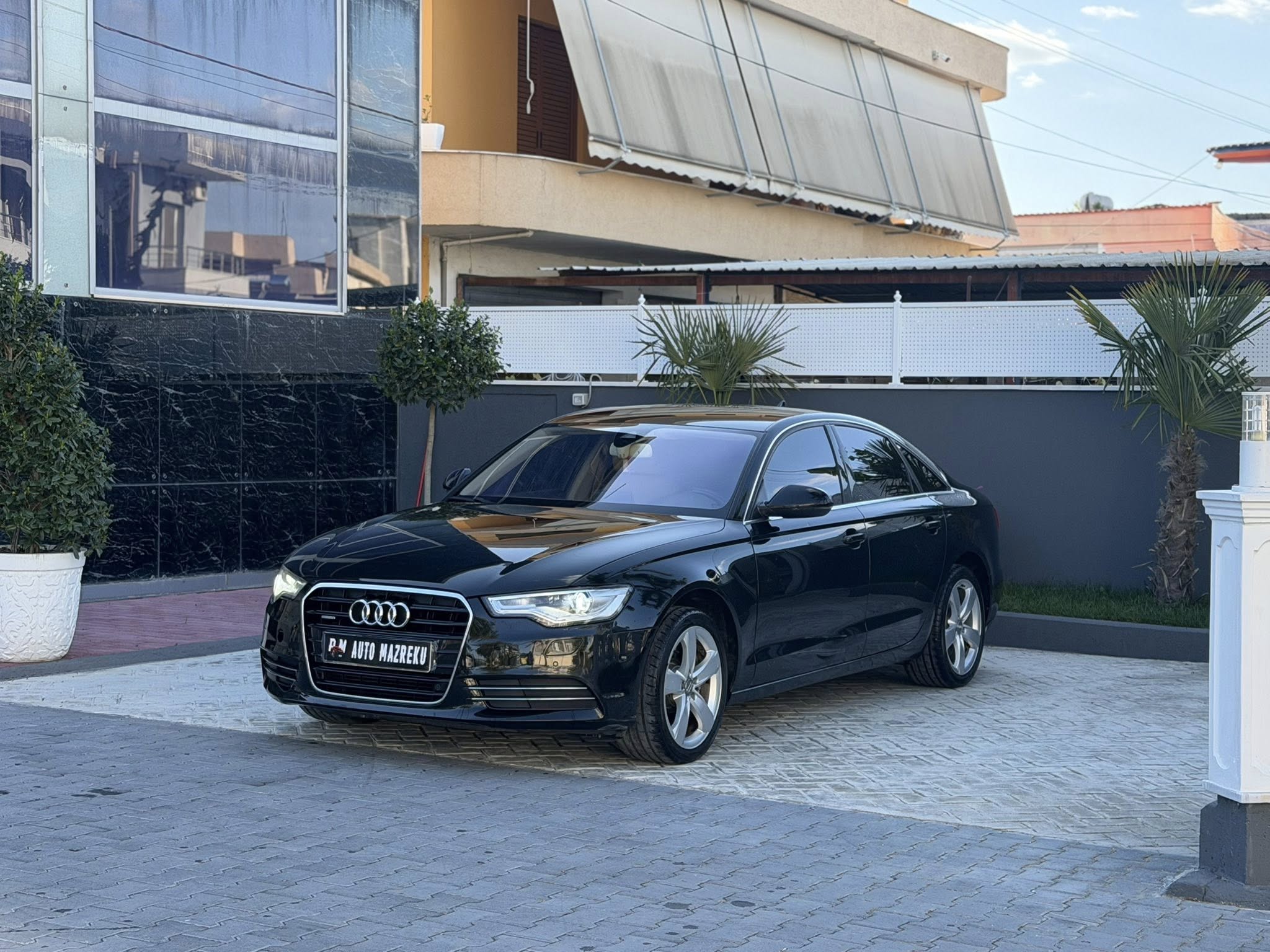 Audi A6-3.0 Diesel TDI QUATRO , Viti Prodhimit 2011 me 284.000 km , sallon lekure , sedilje ngrohje para mbrapa , start stop , navigator , disqe alumini drita kseno , Park Assist (vetparkim). marmita katrore mbrapa te 2016 , marsha ne timon , sedilje fryrje cfryrje , letra te gjitha te paguara deri 01.10.2026 , kualidimi deri 30.09.2027 , siguracioni deri 25.06.2026 , targe me zgjedhje 111 , sherbimet e bera , ne gjendje te mire motorrike dhe xhenerike..
Cmimi-7400 Euro pak i Diskutueshem ose nderrohet
ME NDERRIM 8000 EURO
☎️Cel-069 44 00 305-Noi
☎️Cel-069 20 40 105
Instagram-Auto Mazreku
TikTok-Automazreku
📍Adresa-Fier
Rr Shen Leonardo Murialdo , 
ngjitur me karburant R Oil
