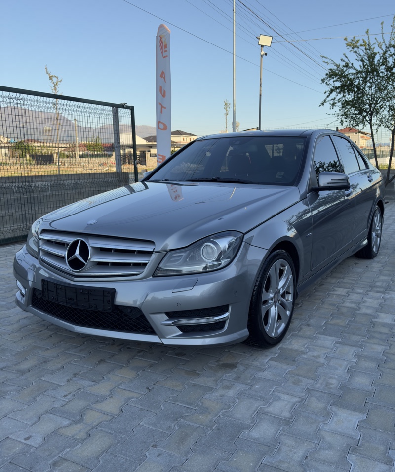 👉Mercedes Benz 
👉C220
👉Viti 2012
👉km 142600
👉 tel 0688070207