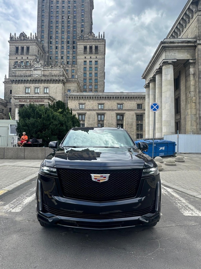 Cadillac Escalade Premium V 
Viti 2024 
8000 Milje 
6.2 Benzin 
Makine Personale me Tek Pronar 
Full Opsjone 
Presidenciale 
E blere me porosi 
Cmimi 112000€ i diskutueshem
