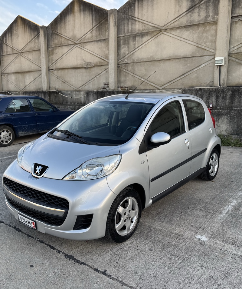 Peugeot
🇨🇭Shitet Peugeot 107 Viti 2011 Kamio Automatike motorr 1.0benzine teper ekonomik me Dogane te Paguar gati per Targa Sapo Ardhur nga Zvicra ne gjendje shum te mire,145.367km 50Kw i pershtatshem dhe per Patentat e Reja.Kompjuter bordi Kondicioner Radio Cdplayer Aux Dritat automatike Xhama elektrik 2 celsa,Disqe Alumini gomat 100% te Reja viti 2025 plus 4goma tjera dimri me disqe hekuri,Shum e paster dhe e mbajtur ne gjendje shum te mire motorrike xhenerike si dhe nga ana kamios,motorrin dhe kamion e ka njesoj si te Toyotes,mundesi kontrolli per cdo gje.
Vendodhja:Durres
Cmimi:4100Lek
Nr Cel:0699167220