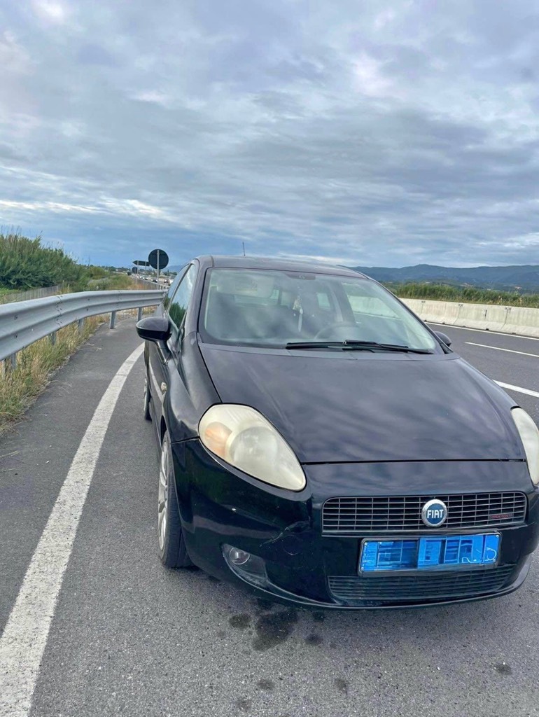 • Fiat punto 
• 1.9 Nafte
• Gjendje shumë e mirë
• Motor dhe kambio perfekte
• Shërbime të kryera në kohë
• Dokumenta të rregullta
• I gatshëm për çdo kontroll
tel:355685788751