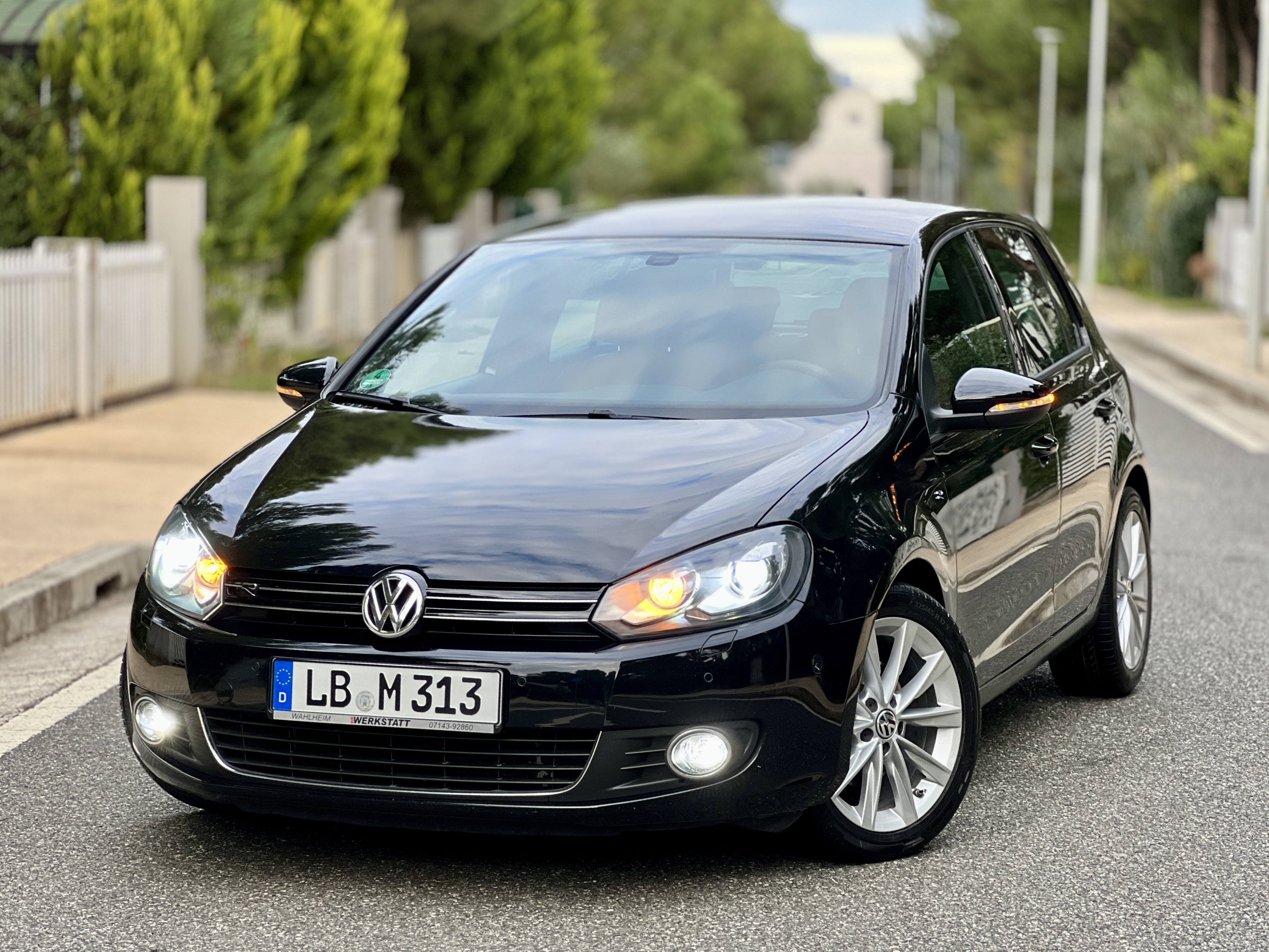 🇩🇪VW GOLF  6 🇩🇪
🇩🇪💎R LINE - INDIVIDUAL EDITION
🇩🇪 2.0 TDI (Nafte) 
🇩🇪GERMAN EDITION🇩🇪

☎️0692690100☎️ES AUTO

🇩🇪📆VITI 2010- EURO 5
🇩🇪 ♦️KEYLESS-GO(Start-Stop Ndezja + Hapje & Mbyllje me Touch pa celes🇩🇪 2 CELESA
🇩🇪TAPICERI “Designo” Lekure Nappa BRAUN + TAVANI I ZI
🇩🇪SEDILE ME NGROHJE
🇩🇪200.000 KM (Te certifikuara Me Fatura Zyrtare & Online VW 🇩🇪 + GERMAN TUV Certificate 🇩🇪)
🇩🇪KAMBIO AUTOMATIKE - F1 Gear
🇩🇪🧭NAVIGATOR 3D (Harta 2024) me TOUCH🛑💿CD ROM-🛑🎶DIGITAL RADIO - HDD- Memory CARD SD - DVD PLAYER MOTION
♦️BLUETOOTH TEL I INTEGRUAR TE NAVIGATORI.
🇩🇪💎VETPARKIM(Selfparking)💎
♦️SENSORE PARKIMI PARA&MPRAPA TE INTEGRUAR NE NAVIGATOR🧭
🇩🇪KAMERA PARKIMI OEM(Tek Logo bagazhit)
🇩🇪PASQYRA ME PALOSJE
🇩🇪XHAMA TE ZINJ ORIGJINAL
🇩🇪PILOT AUTOMATIK
🇩🇪TIMONI: Marshe F1 
🇩🇪♨️KLIMA ME 2
ZONA( SHOFERI+PASAGHERI).
♦️FENERE BI XENON(Inteligjent)+ Drita mjegulle LED OEM
🇩🇪STOPA LED - R Line Edition
🇩🇪GANXHO RIMORKIMI
♦️Airbag (SRS), ABS, BAS, ESP
♦️DISQE ALUMINI 17” 
🛞GOMA 💯%TE REJA “Barum” 
🇩🇪⚠️GJENDJA Teknike, Mekanike, Estetike E PERKRYER.
🇩🇪🛠️⚙️Serviset e bera ne Gjermani: KIT FAZE, VOLANT, VAJ+FILTRA, TAMBURE+FERROTA
TARGA+TAKSA+SIGURACION 1 VIT + KOALIDIM 2 VJET
💶CMIMI i PADISKUTUESHEM 💶.            💶10.000€💶🔴🔴#es_auto_albania #albania #shqiperia #vwgolf #vwgolf6 #carspotalbania#albaniansupercars #durresi #tirana #richkidsofinstagram #richkidsalbania #luxury #makinaneshitje #rent #albaniancarshow 