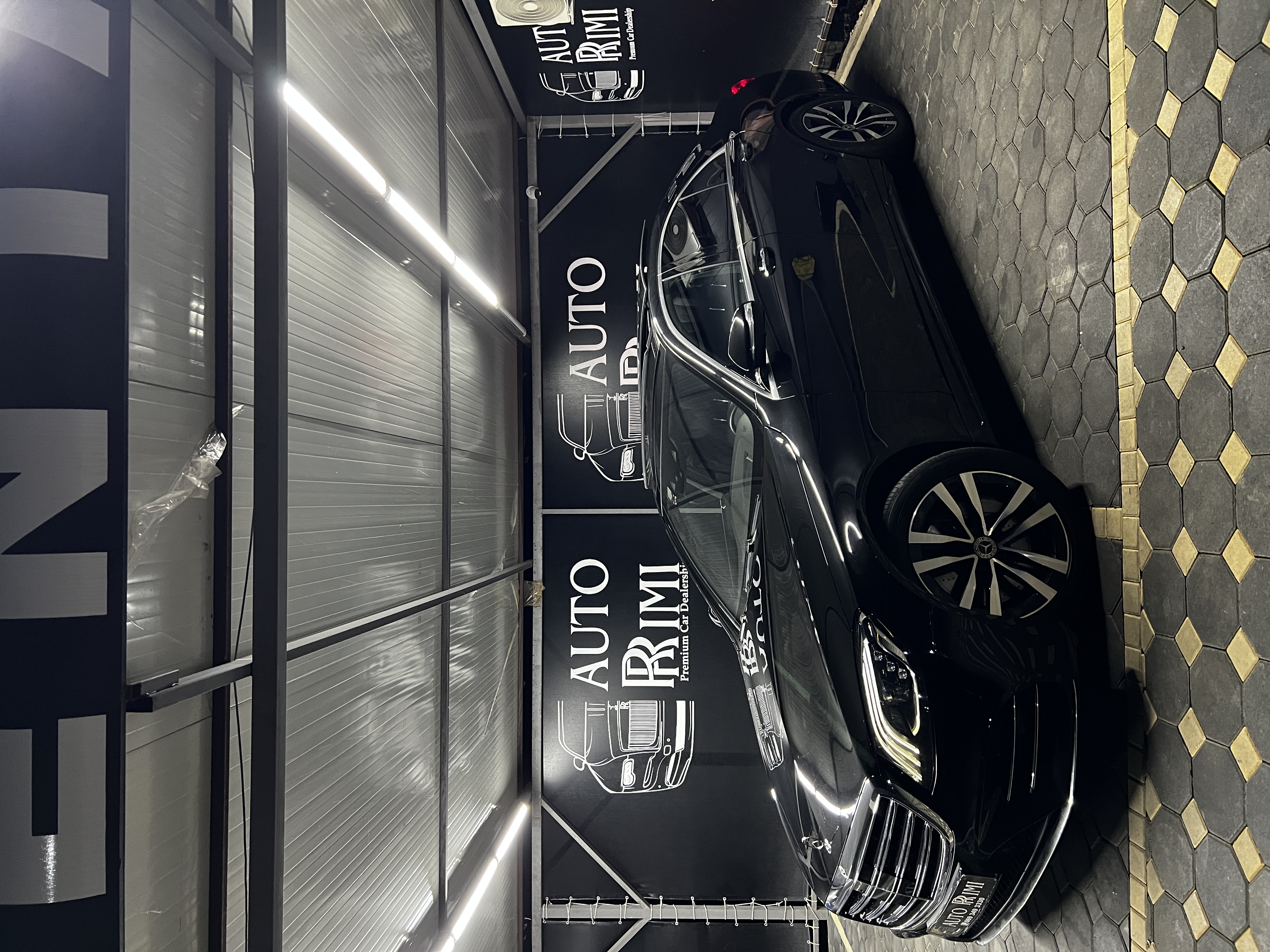☑️NE SHITJE ☑️ ➡️📍 Auto Rimi
📂2018 - Mercedes-Benz S350d 4Matic
✅Motorri: 3.0d - 210Kw (286Ps)
✅Viti: 2018
✅Karburanti: Nafte
✅Kambio: Automatike
✅Kilometra: 135.000 KM
✅Targa: Shqiptare
📂Lista e Opsioneve:
▪️Tavan Full Xhami Panorama
▪️DISTRONIC PLUS
▪️ACTIVE BLIND SPOT ASSIST⚠️
▪️ACTIVE LANE KEEPING ASSIST🛣️
▪️MEMORY PACKAGE (Sendilja, Timoni, Pasqyrat)
▪️KEYLESS GO
▪️Ndezje-Fikje (Start-Stop) me Buton
▪️Heads-Up Display (Shfaq KM ne Xham)
▪️SENDILJET PARA ME NGROHJE ♨️ + FTOHJE❄️
▪️SENDILJET MBRAPA ME NGROHJE ♨️
▪️Heads-Up Display (Shfaq KM ne Xham)
▪️Sendiljet Para ELEKTRIKE + MEMORIE
▪️Sistem Muzike " BURMESTER "🎶
▪️Timon me Pozicionues Elektrike
▪️Kamera Parkimi 360 Grade
▪️Interior Lightning
▪️Auto Start Stop
▪️Komanda ne Timon
▪️Marsha ne Timon
▪️Full Perde Mbrapa
▪️AUTO HOLD
▪️Bagazh Mbyllje me Buton
▪️Bluetooth
▪️Klima 4 Zona
▪️Sensor Dritash
▪️Sensor Shiu
▪️Pasqyra Elektrike me Palosje + LED
▪️ABS ESP
▪️Edhe Shumeee Opsione Tjera..
📂Makina eshte ne gjendje te shkelqyer, me te gjitha sherbimet e kryera, e gatshme per tu kontrrolluar nga ju tek mekaniku juaj i besuar.
💶Cmimi:
📞Tel: 069 349 3330 / 069 313 2222
📲@auto_rimi1
📍Auto Rimi- Rinas Tirana Airport