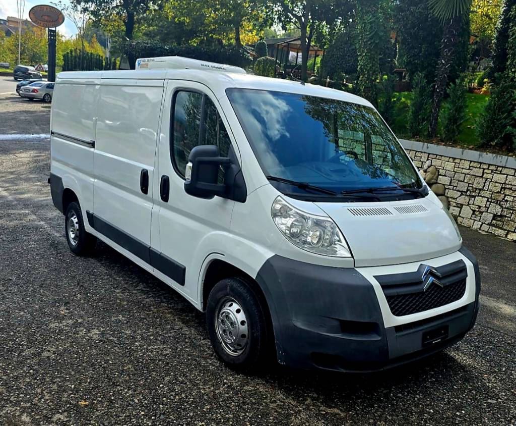 🇨🇭 CITROEN JUMPER FRIGORIFER 
VITI 2011 E IMPORTUAR NGA ZVICRA 
E SAPOTARGUAR 
PESHA MBAJTESE 900KG
FRIGORIFER NGRIRES FRESKUES SIPAS NEVOJES 
ARRIN TEMPERATURE DERI -20 GRADE 
PERDORET DHE ME PRIZE 220 VOLT
ME KONDICIONER PARA 
MOTOR 2.2 NAFTE 
KAMJE MANUAL 6 MARSHE 
TEL 0682046669