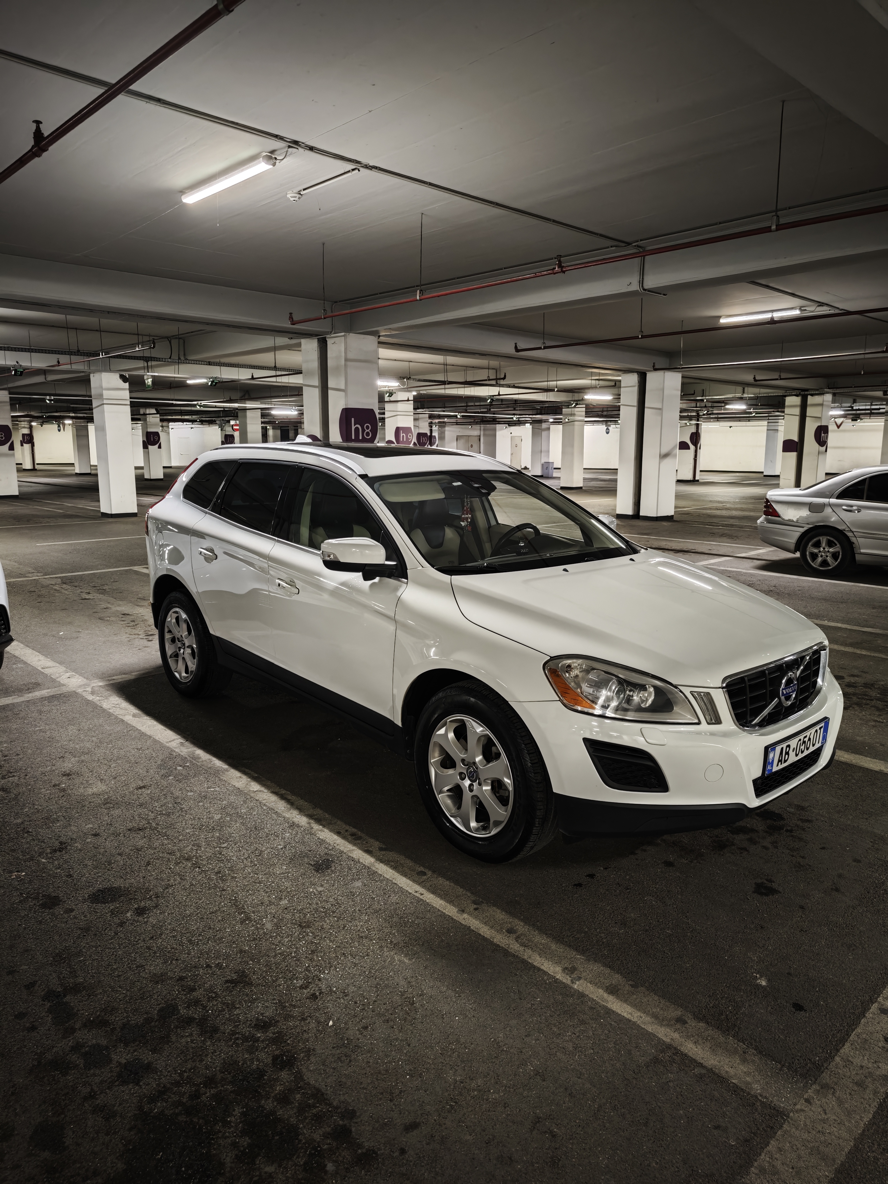 Shitet Volvo XC60 D4 
Nafte 2.0
Viti 2013
Kilometrazhi 190mije origjinale
Kambio Automatike
Baxho elektrike
Pasqyra me Blind Spot 
Bagazh me button 
Sensor para mbrapa + kamera mbrapa 
Navi i madh me touch
Full option ne llojin e vet 
Nuk ka nevoje per asnje sherbim 
Cmimi 11.5 Euro pak i diskutueshem
Kontakt 0686728343 
Vendndodhja Tirane
Nuk ndrohet