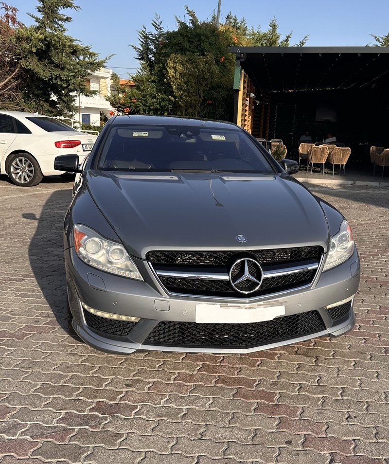 Cl63 AMG
*   Viti: 2011
*   Motorri: 6.3
* Kilometrazhi: 168000km
*   Karburanti : Benzin
*   Kambio : Automatike
*   Pasqyra antiverbuse
*   Audio + aux + cd etj
*   Klima
* Sensor shiu
*   Sedile elektrike
* Sedilet me ngrohje + ftohje 
* Sedilet me masazh
* Sedilet me memorie
*   Komanda ne timon
*   Disqet AMG
* Imjant muzike Harman Kardon
*   Kompjuter bordi
* Kamera parkimi 
* Night Vision
*   Gomat e reja 
*   Mbyllje qendrore
* Distronic
* Baxha xhami
* Sensora parkimi
*   Cmimi okazion ( Mundesi Ndrrimi )
Makina eshte ne gjendje perfekte e mbajtur per merak me cdo sherbim te kryer ne kohe ,  me dogan te paguar gati per targa .
E gatshme per çdo prove nga ana juaj.
📲📲0695866222📲📲

