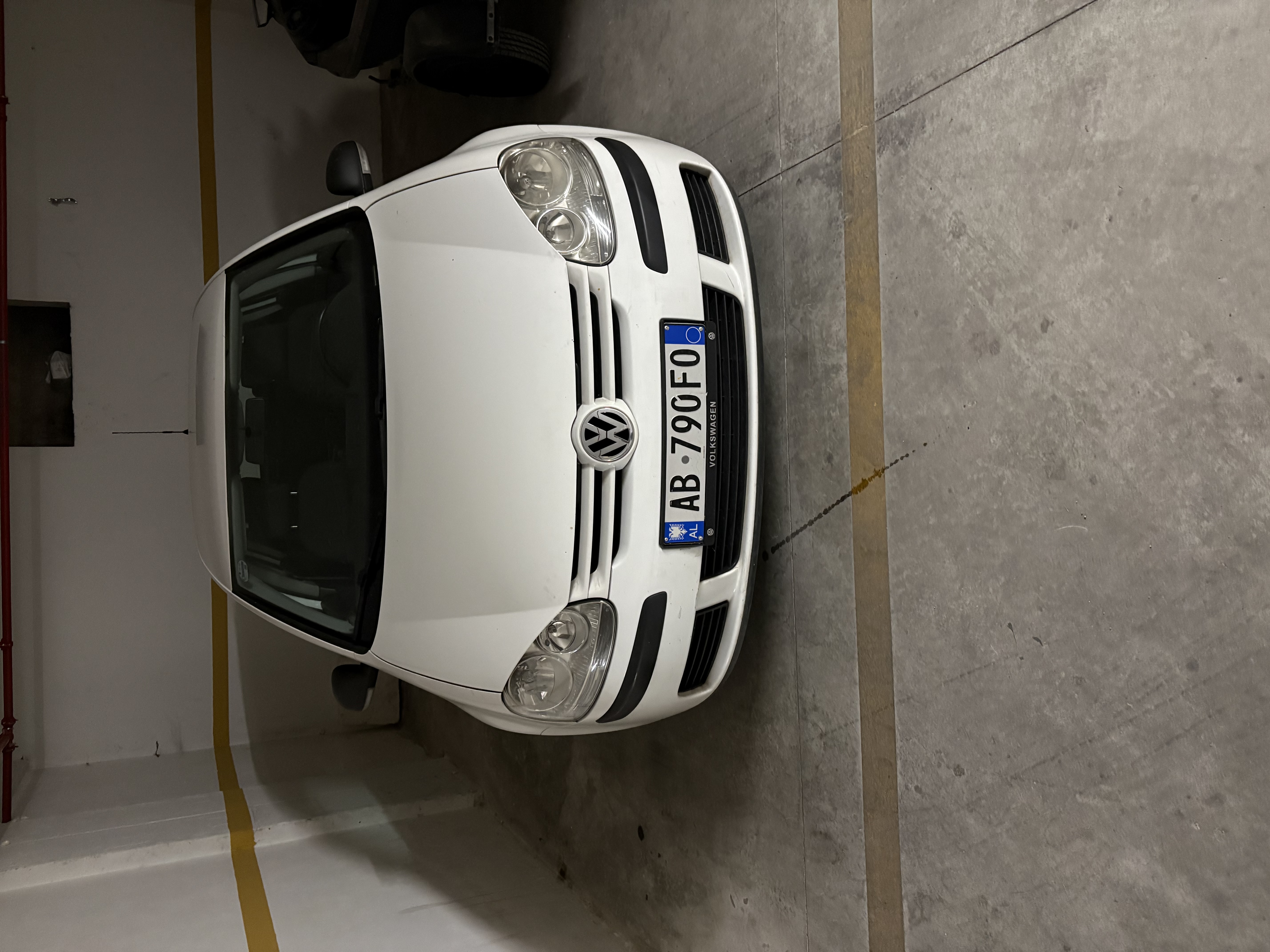 🚘 SHITET Volkswagen Golf 5, vetem nje perdorues - e blere ne koncesionar
📅 Viti: 2008
⛽ naftë
⚙️ Kambio Manuale

✅ Ekran Android
✅ Apple CarPlay & Android Auto
✅ Kamera Parkimi
✅ Sinjale në pasqyra
✅ Klima me dy zona
✅ Klima edhe për pasagjerët mbrapa
✅ Pasqyra elektrike
✅ Goma të reja
✅ Bateri e re
✅ Të gjitha shërbimet e kryera në kohë asnje aksident

📉 Konsum shumë ekonomik:
• Qytet: 5.5L / 100 km
• Jashtë qyteti: 4L / 100 km

🔧 Makina është në gjendje shumë të mirë mekanike dhe estetike, e gatshme për çdo provë.
🛣️ Ideale për përdorim familjar ose përditshëm, shumë komode dhe ekonomike.letra te paguara + kasko

📞 Për më shumë informacion kontaktoni në privat