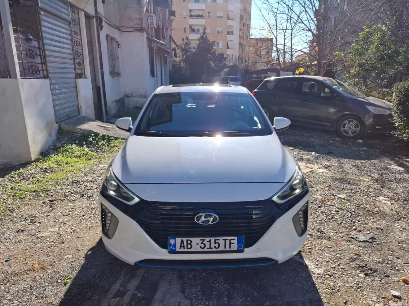 Deri ne 70km perdoret elektrike mbi 70 futet motorri
Sendiljet mbrapa me ngrohje
Sendiljet para me ftohje
Ka te gjitha opsionet e mundshme