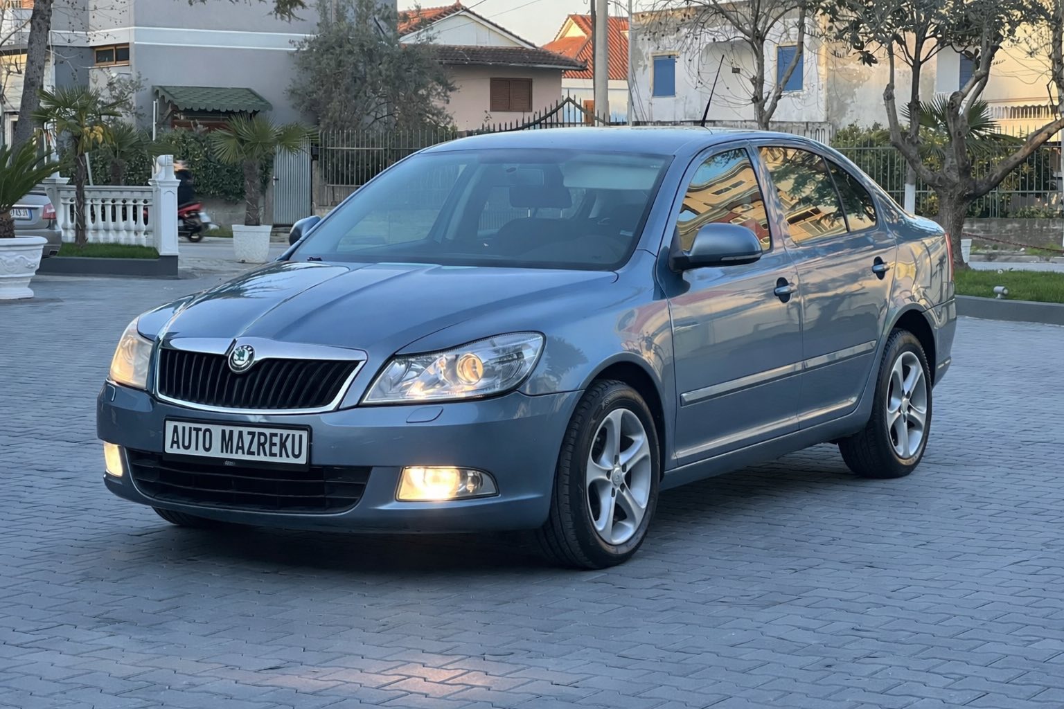 Skoda Octavia-1.6 Diesel TDI , Viti Prodhimit 2011 me 250.000 km , kamio automatik DSG , sedilje ngrohje cd player , kondicioner , cd player , drita kseno , disqe alumini , letra te gjitha te paguara Qershor 2026 , sherbimet e bera , ne gjendje shume te mire motorrike dhe xhenerke.
Cmimi-4900 Euro i Diskutueshem ose nderrohet
☎️Cel-069 44 00 305-Noi
☎️Cel-069 20 40 105
Instagram-Auto Mazreku
TikTok-Automazreku
📍Adresa-Fier
Rr Shen Leonardo Murialdo , 
ngjitur me karburant R Oil