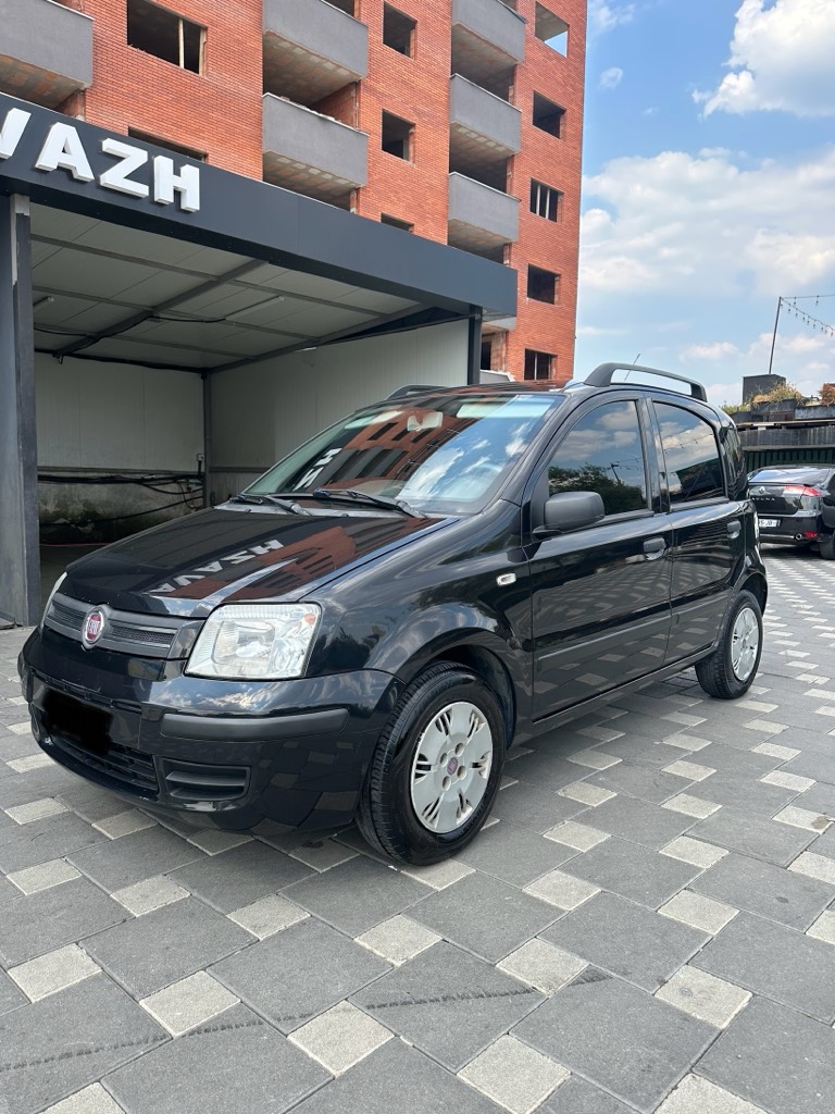 Fiat Fiat panda me te gjitha sherbimet e bera dhe me dokumenta te prera per 1 vit me impjant gazi gjerman me garanci per 5 vite teper ekonomike 250 lek gaz per 100 km
Per me teper kontakt