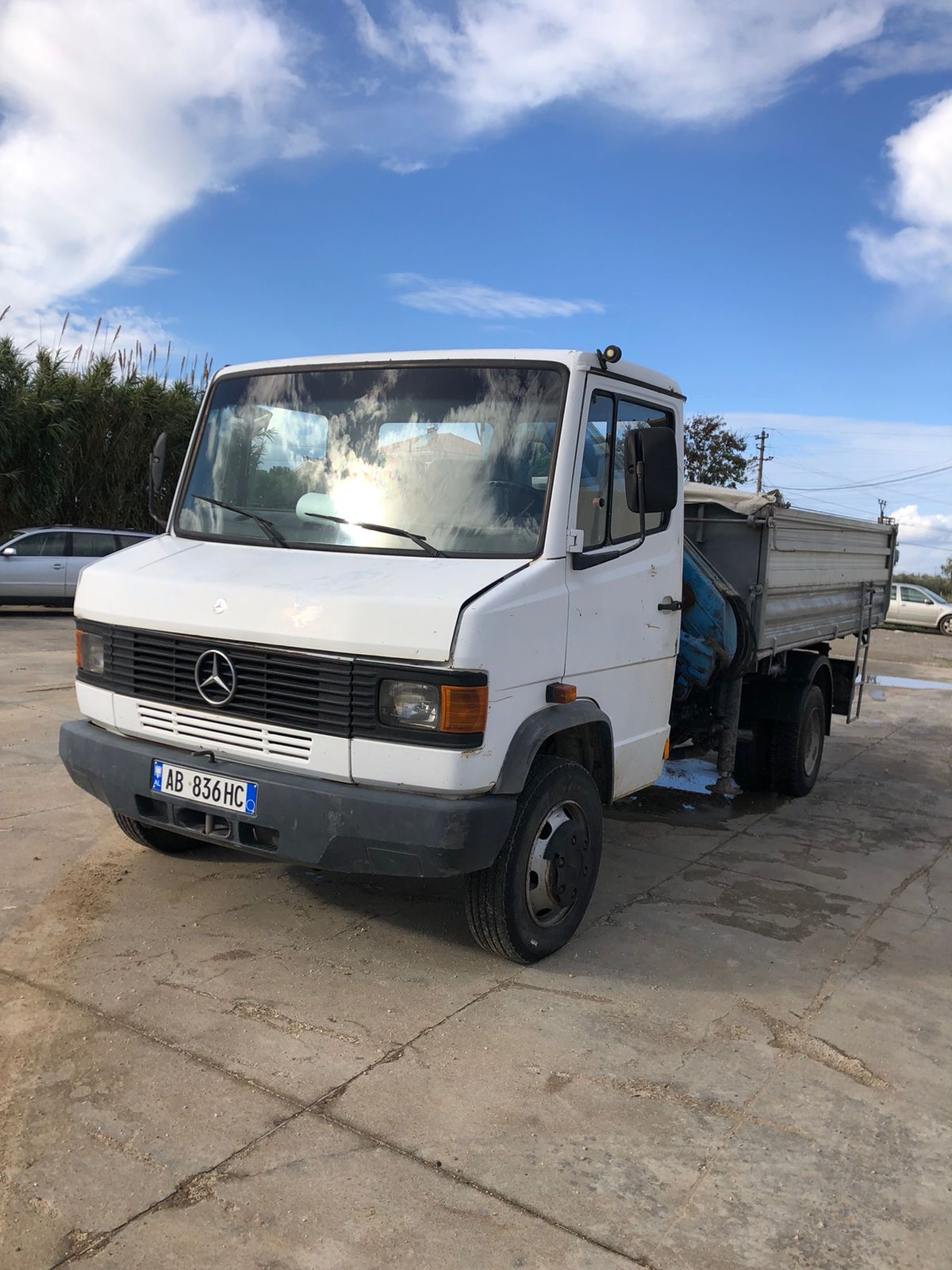 SHITET KAMION BENZ ME VINC 
KAMION BENZ ME VINC PER SHITJE
GJENDJE PERFKETE TE GJITHA SHERBIMET E BERA
KAMIONI KA PUNAR VETEM TERREN FUSHOR
067 408 2724
