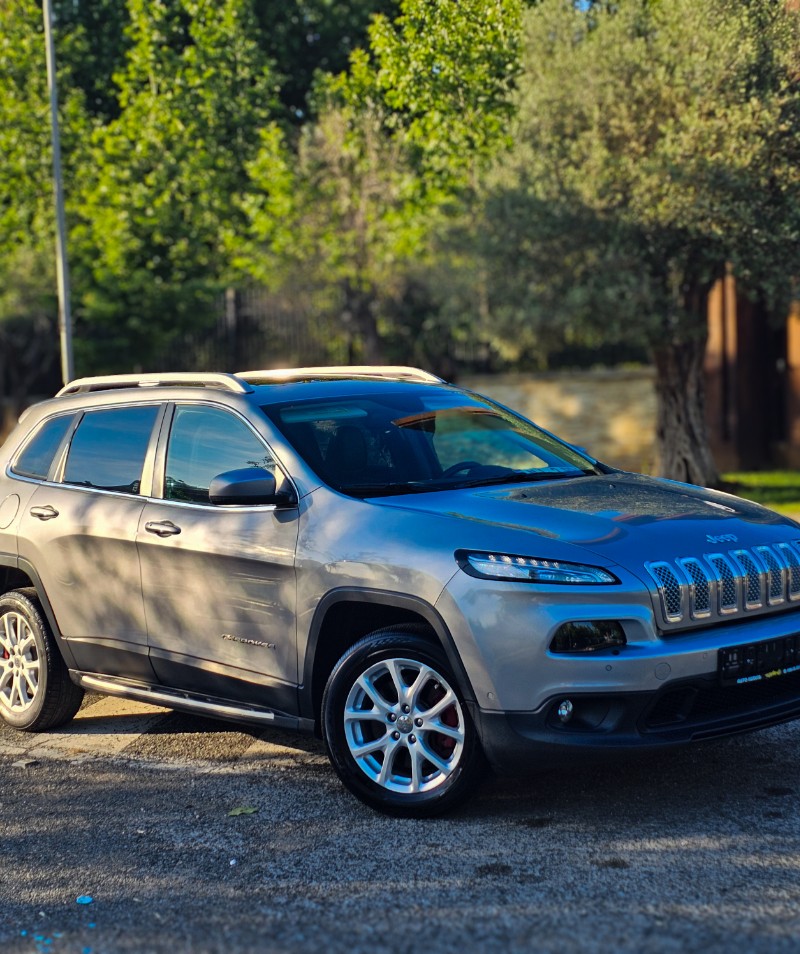 Jeep ❗️SHITET JEEP CHEROKEE 2.0 4x4 (FULL OPTION)❗️
✅️ Modeli: Cherokee 2.0 Diesel (4x4)
✅️ Viti: 2015
✅️ Motorri: 2.0 Nafte (MultiJet II)
✅️ Kambio: Automatike (9 Marrshe)
✅️ Me Dogane te paguar (Gati për targa)
✅️ KM: 158,000
✅️ Gjendja: Teknike dhe estetike perfekte, e sapoardhur
📁 Opsionet (Paketa Full):
🔸4x4 me 4 modalitete (Auto/Snow/Sport/Sand-Mud)
🔸Tavan Xhami PANORAMIK (me hapje)
🔸Keyless Entry & Go (Hapje/Ndezje pa çelës)
🔸Electronic Stability Control (ESC,frenim ne raste emergjence)
🔸ParkView
🔸Sedilje Lëkure Elektrike me Memorje
🔸Sedilje me NGROHJE
🔸Timon me Ngrohje & Komanda
🔸Vetëparkim (Makina parkon vetë)
🔸Sistem Uconnect
🔸Klima Automatike: Me dy zona
🔸Kamera Parkimi & Sensorë (Para/Mbrapa)
🔸Ekran i madh 8.4 inç Touchscreen
🔸Fenerë Bi-Xenon & LED (Inteligjentë)
🔸Bagazh me Mbyllje Elektrike
❗️Gjendja Teknike, Mekanike, Estetike, dhe Motorri jane perfekt.
Makina esht shume e paster dhe ne gjendje te shkelqyer.
Nuk ka nevoje per asnje sherbim❗️
💵🔈Çmimi: i diskutueshëm
Na kontaktoni në:
📥 DM
📞 +355 69 334 3330
📍 Rruga Bardhyl, Tiranë
#Jeep #JeepCherokee