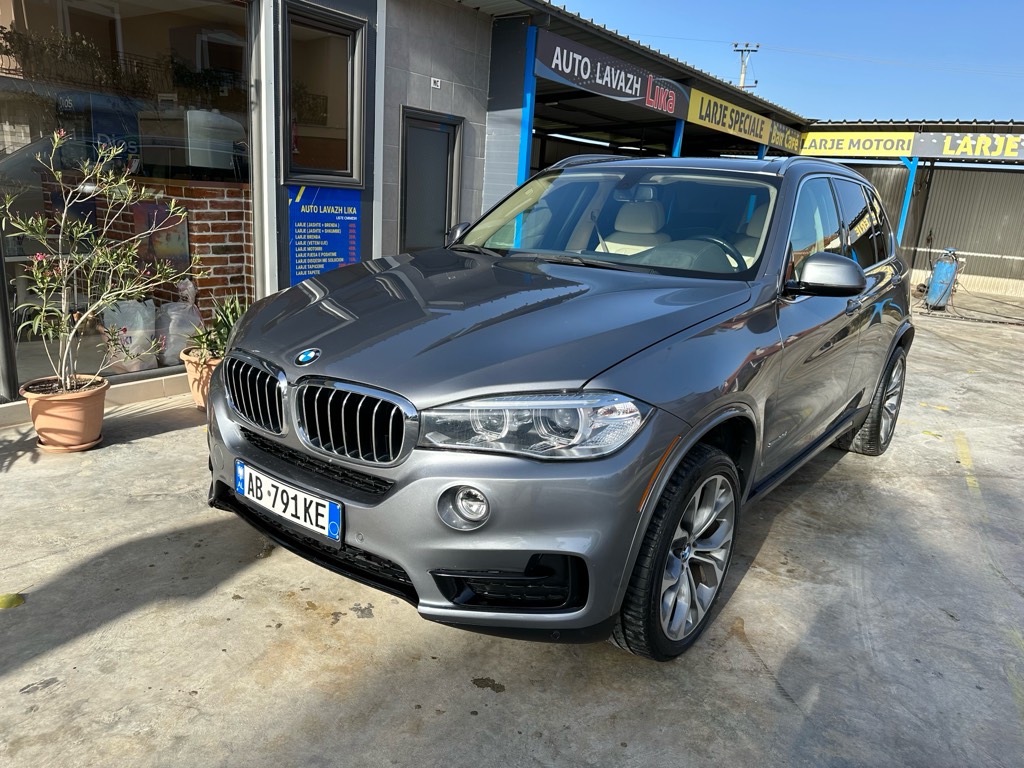 SHITET / NDEROHET
BMW X5 35i (F15)
- 3 benzine TwinPower Turbo (pa taks lluksi)
- Pershtatshme per impiant gazi
- Viti 2015
- 180000 KM
- Tavan xhami panoramik
- Automatike 8G (Comfort, Sport, Tronic +/-)
- Kamera 360 grad
- Sensor parkimi
- KeyLess Go (Hapje-mbyllje e makines me celes ne xhep, dhe (Start-Stop)ndezje-fikje pa perdorur celsin)
- AUTO HOLD i mban frenat vet ne trafik
- Sistem ECO (fiket në trafik)
- BMW Drive select (Perzgjedh nje nga 3 karakteristikat e makines ECO PRO Comfort, Sport 
- Head Up Display (Kroskot i cili shfaqet tek xhami para)
- Ambient Light origjinal tek kroskoti, tek dyert, tek kembet dhe tek sendilet, ne ngjyra te ndryshme (blu, blu e erret, portokalli, lejla, e bardhe, roze)
- Pasqyra me palosje elektrike, Pasqyra me memorje
- Klima dixhitale katerzonale
- Sistem Multimedia me ekran te madh, Navigation, CD, AUX, USB, Radio, Telephone, Dvd
Tel.672055308