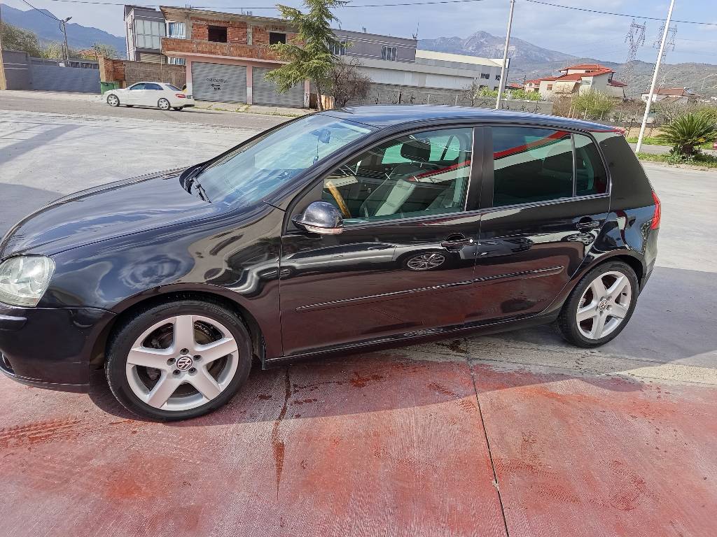 Golf 5 me letra deri nentor 2026,ne gjendje te mire,motorr 2.0 kit faze i ri,vaj kambio i nderrum,egr e re,motorrino e re.
0695885811
