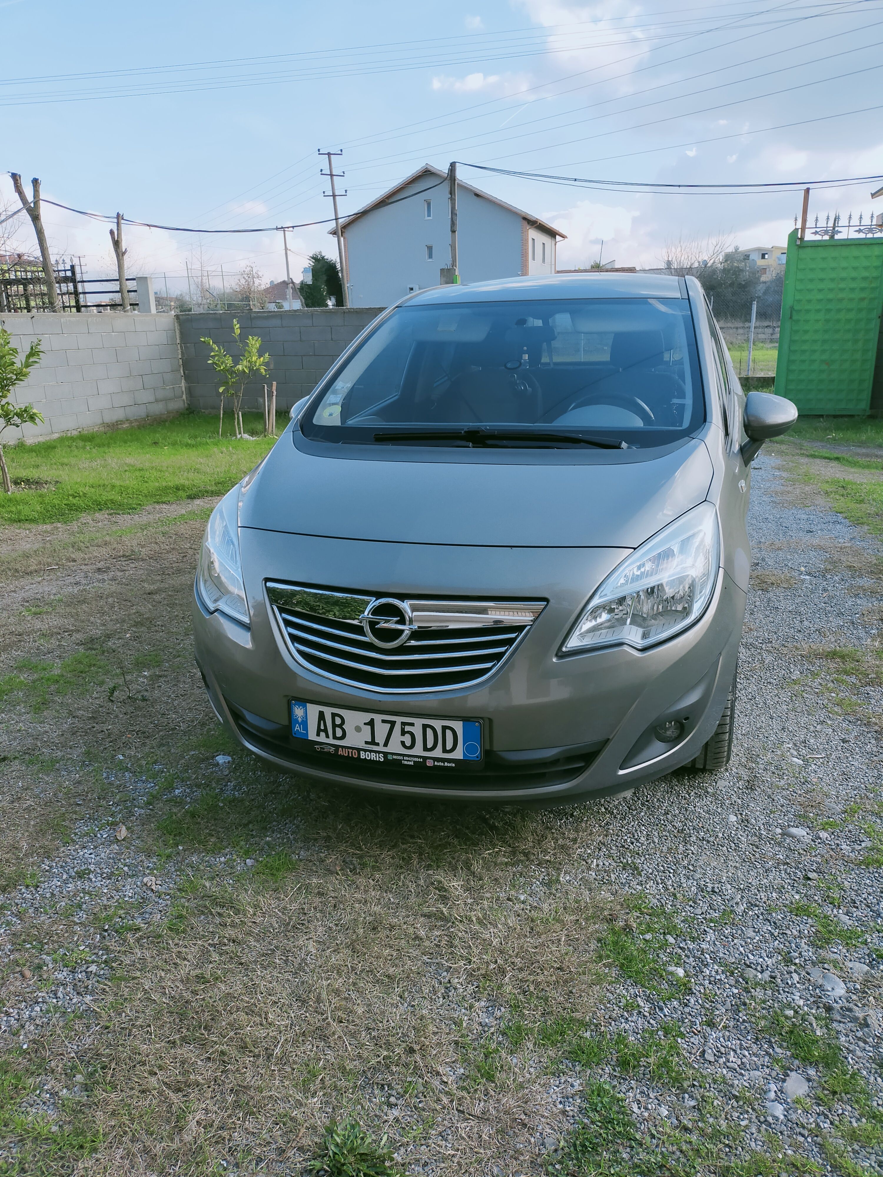shitet opel meriva 1.7 nafte 2011 manuale.makin familjare me 6 marshe shum ekonomike.gjendja shum e mir.makin personale e ardhur nga franca.vetem tele serioze 0683685591