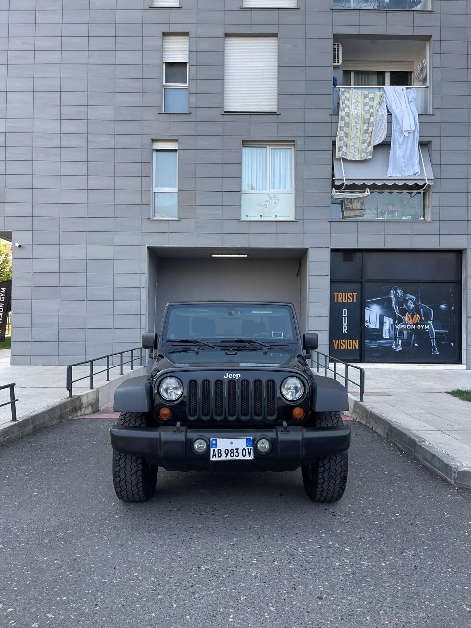SHITET
JEEP WRANGLER SPORT
VITI:2011
3.6 BENZINE/PETROL
BEHET 100% ME GAZ
KAMIO AUTOMATIKE
E SAPO TARGUAR
HAPJE MANUALE KABRIOLE
GOMA TE REJA TE SAPO VENDOSURA
E PERSHTATSHME PER CDO TERREN
NR:0672020991.         IG:OKAZIONE.GO