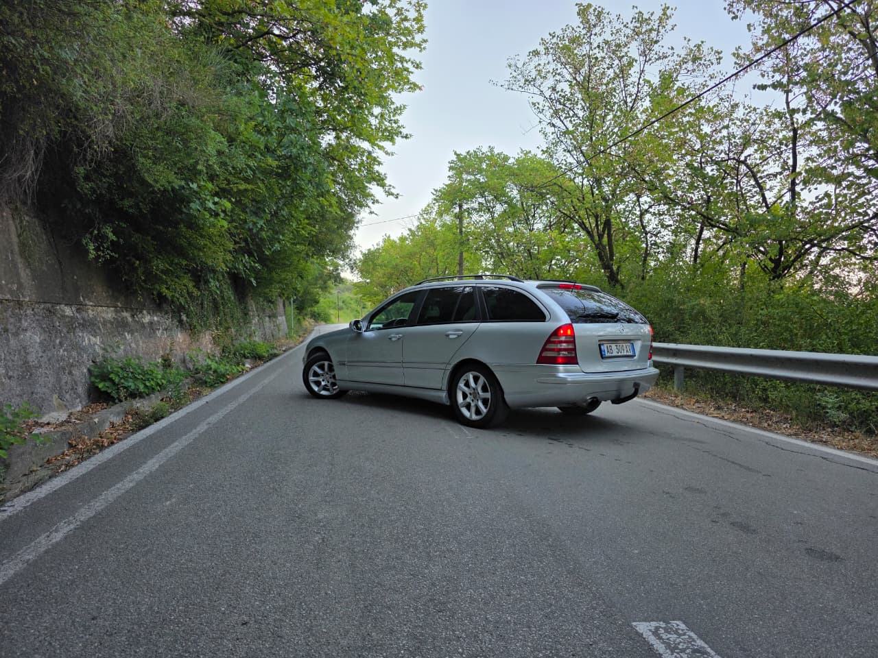 Mercedes-Benz MERCEDES BENZ C - Class 220 CDI
🔹️Forca mottorrike 》2.2
🔹️Lloji i kambjos 》Automat
🔹️Karburanti 》 Nafte
🔹️Viti i prodhimit 》2007
🔹️Cmimi i diskutueshem
🔸️Nr i kontaktit 》069 6683130
🔹️Pershkrimi 》Mercedes Benz C Class Look AMG - Sport Edition e ardhur nga Gjermania me vetem nje pronare ne Shqipëri, aktualisht 243.000 km te certifikuara, sherbime te bera. Motorr 2.2 nafte, kambio automat, timon sport, sendile lekure.
Makina disponon 2 celsa edhe liber sherbimesh.