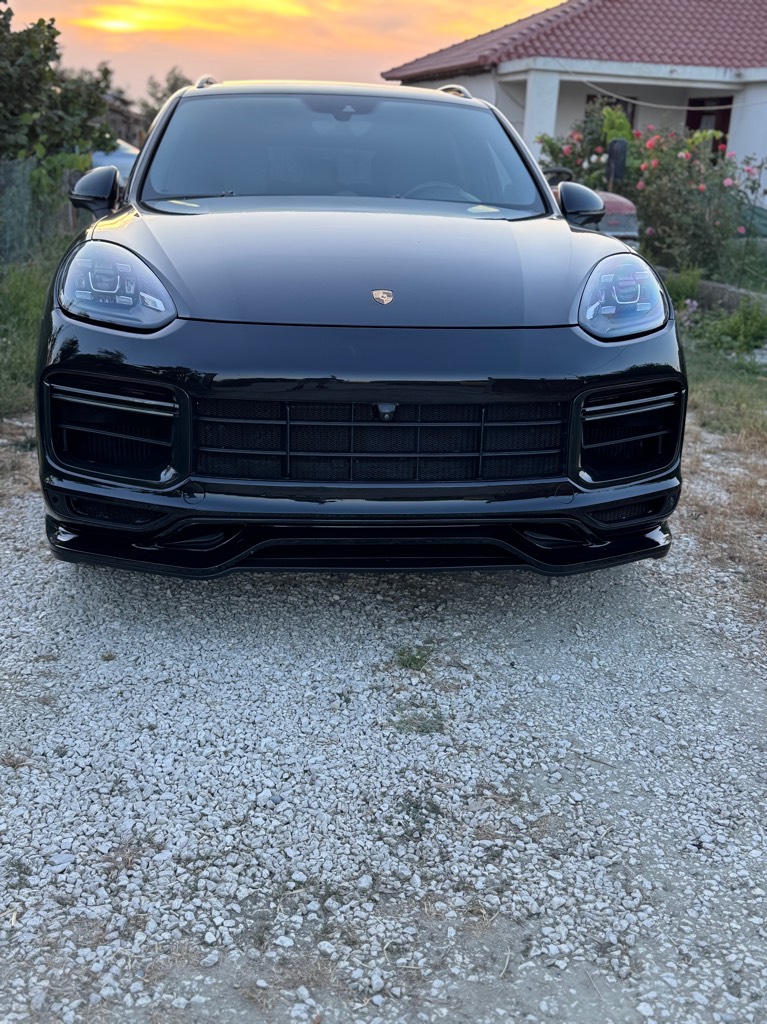 Porsche cayenne GTS 3.6 Biturbo 440HP super full shum i paster nuk ka nevoj per as nje sherbim i gacem per cdo prov per me shum info tel 0699771654
