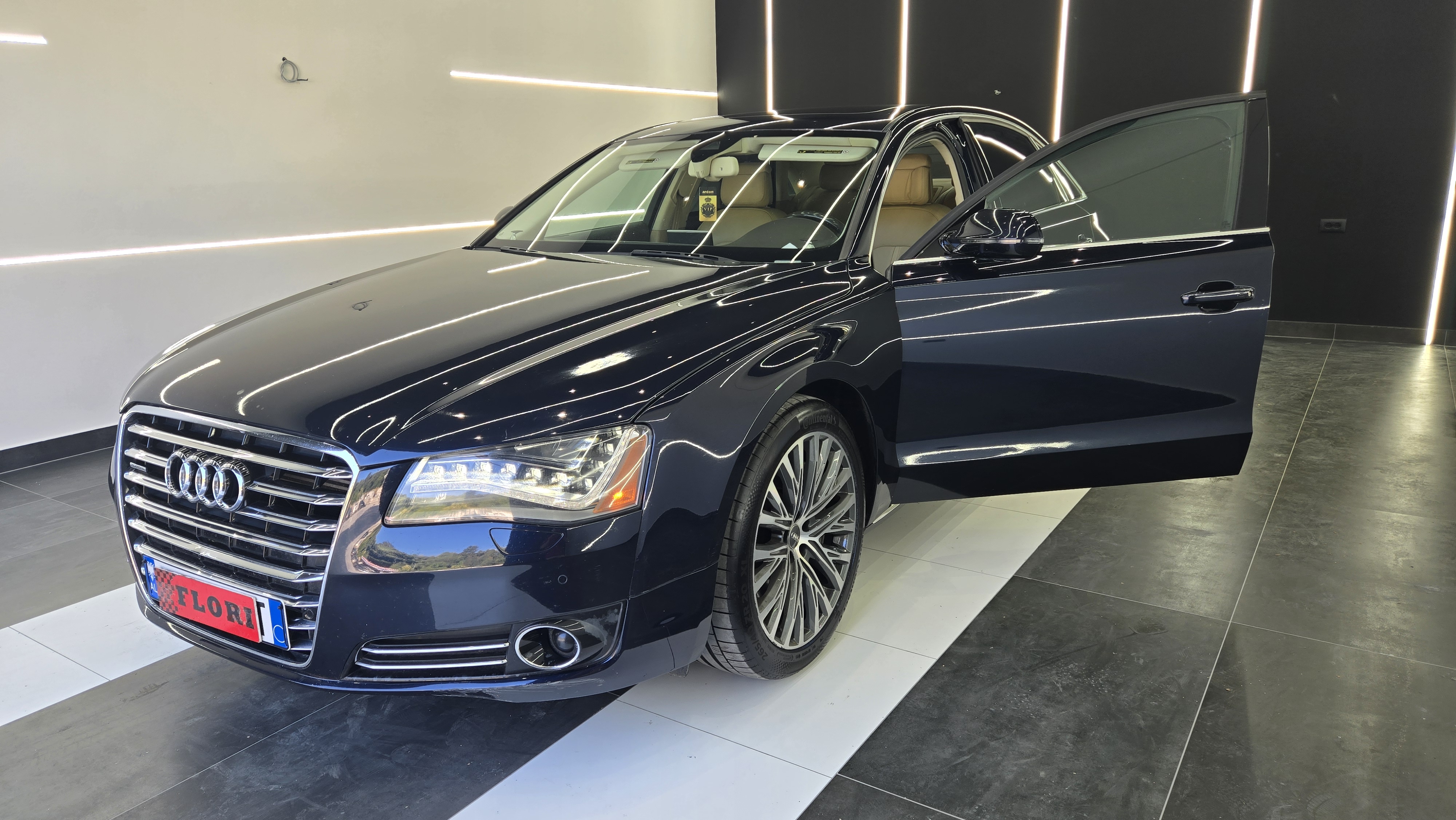 AUDI MODELI A8 Lungo

-Motorr 4.2 benzine
-Kamio automat
-Viti 2012

-Quattro
-Sedilje me memory
-Sedilje me ngrohje dhe ftohje para mbrapa + Masazh Para
-Distronic+Radar
-Goma te reja 100% Continental Sport 6
-Disqe Orgjinal

Navigator,Audio,Radio,DVD,Aux,
Bluetooth, bagazhier.
-Clima 4 zona
Audio Bang Ofulsen
-Ambient light
-Bagazh me buton
-Key les go ( mbyllje & Hapje me shenj gishti)
- Dyert me thithje/ dopio xham
-Start stop
-Çelesa 3
-Fener full led, matrix
-Stopat led
-Comfort/Sport/Dynamic/Individual
-Kamera parking
-Sensor parkimi 360
-Perde xhami elektrike
-Komanda ne timon F1
-Full Panorame
Mundesi Nderrimi
-E gatshme per cdo lloj prove